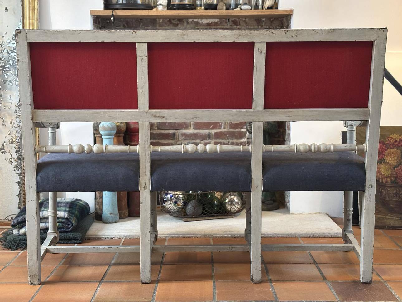 Louis XIII style bench in wood and linen