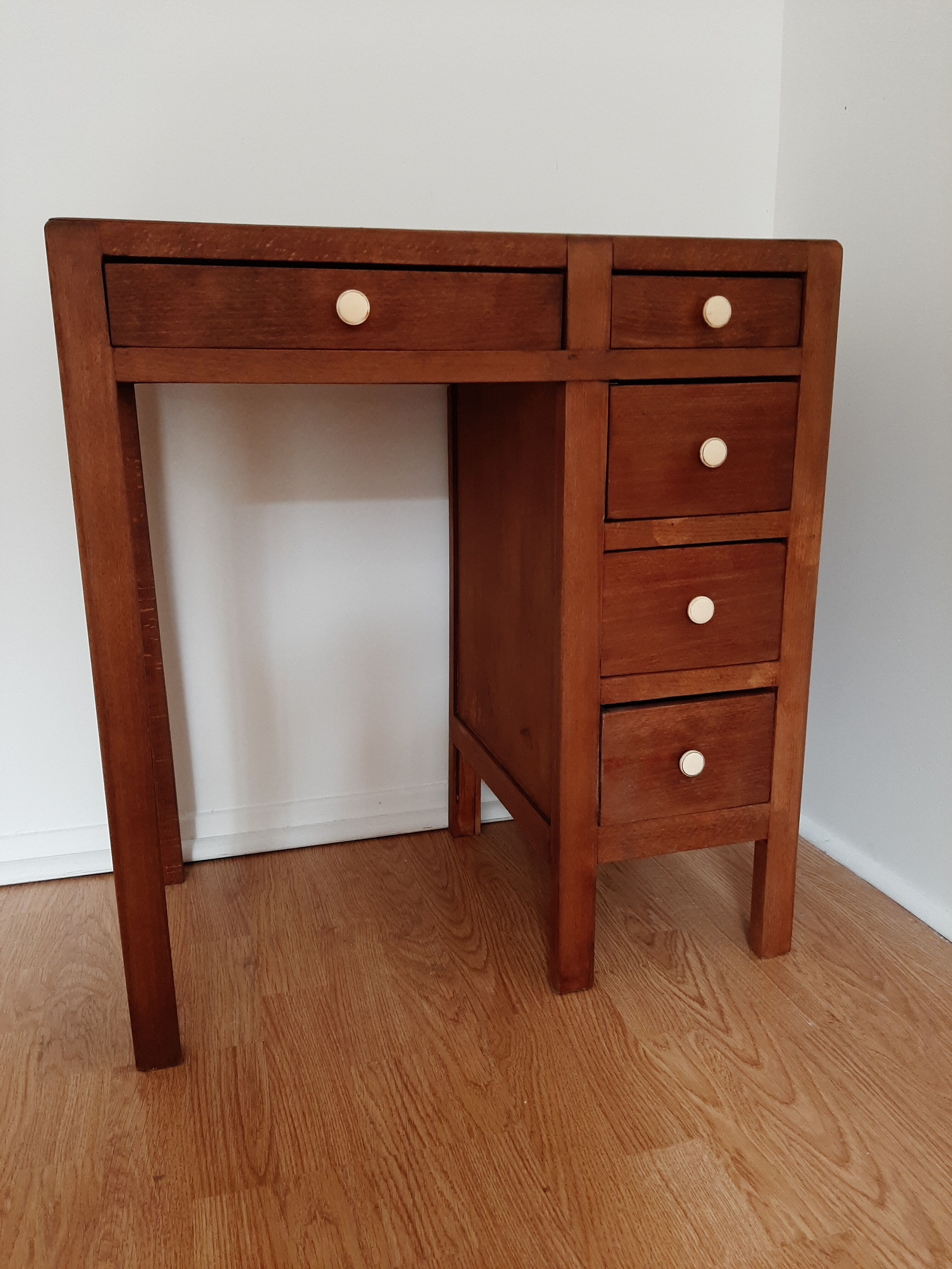 Children's desk 30-40 years