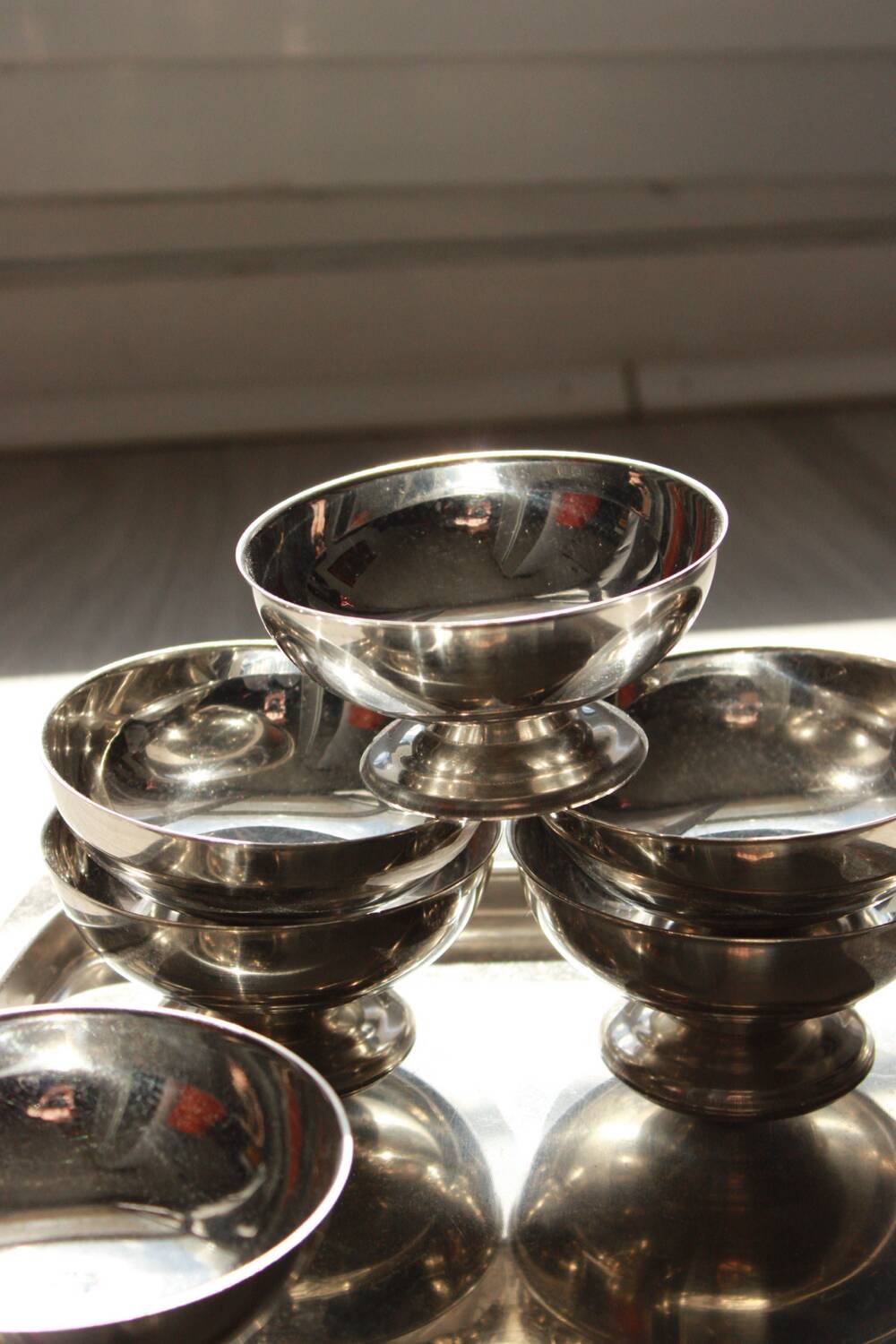 Set of 6 vintage stainless steel ice cream bowls + tray + spoons in inox.