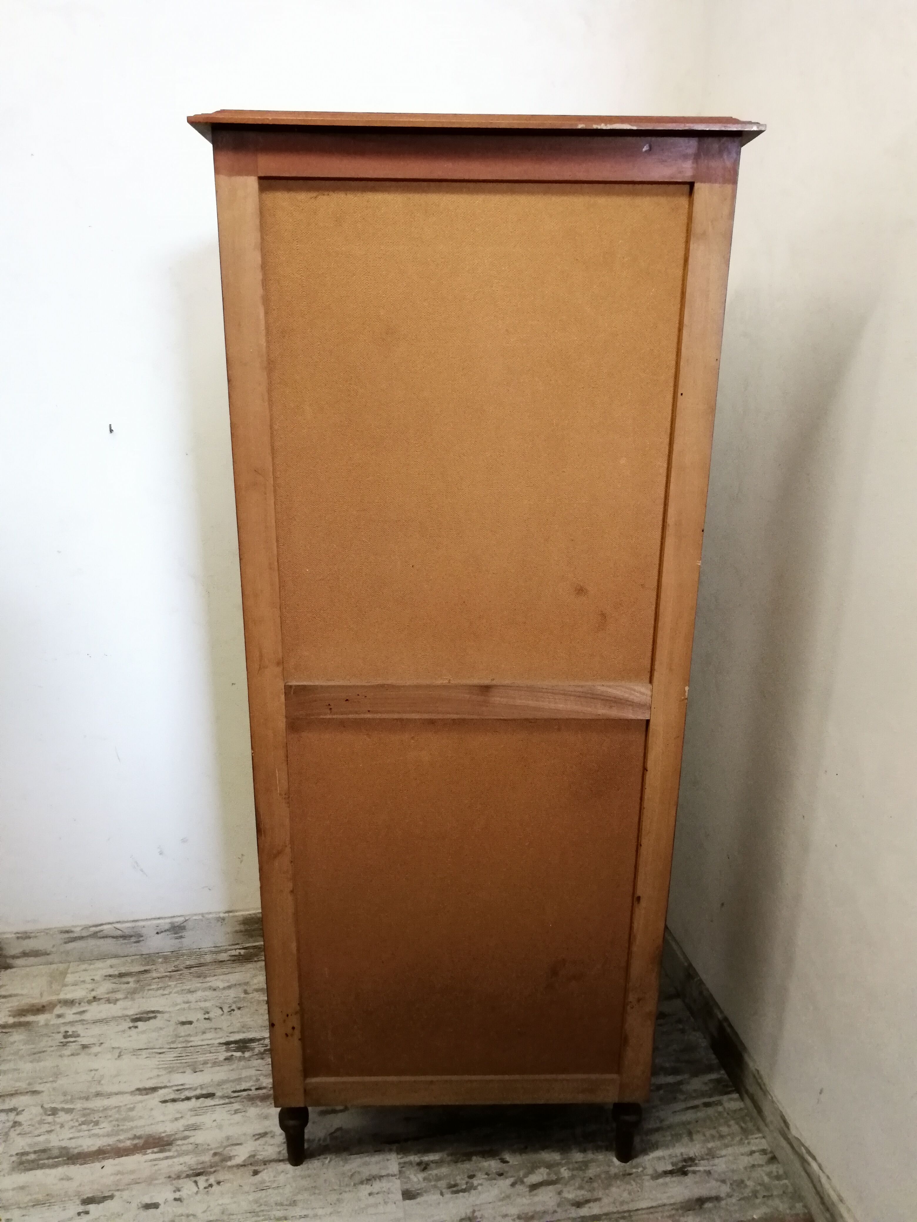 Showcase / glazed furniture