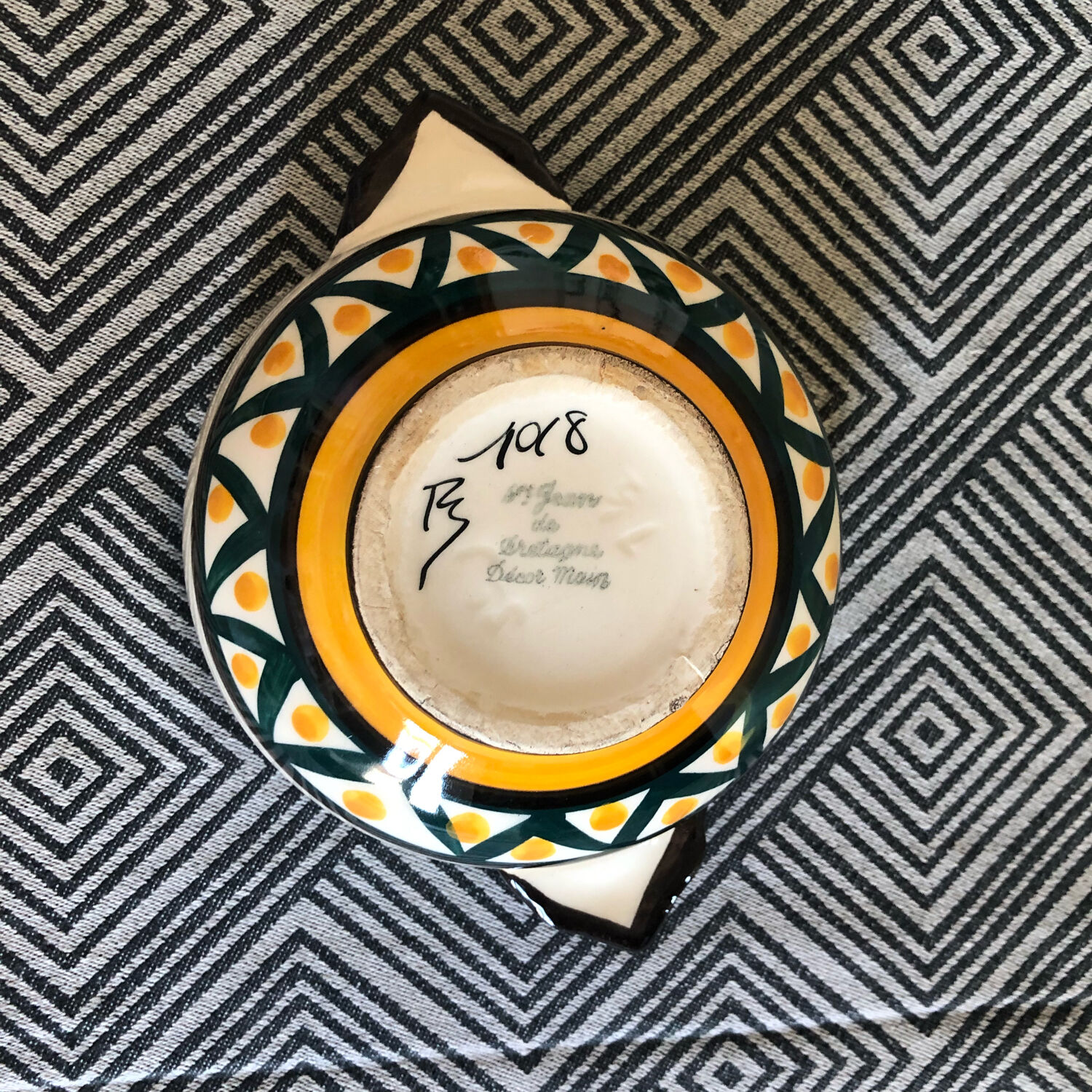 Ear bowls by Saint-Jean de Bretagne