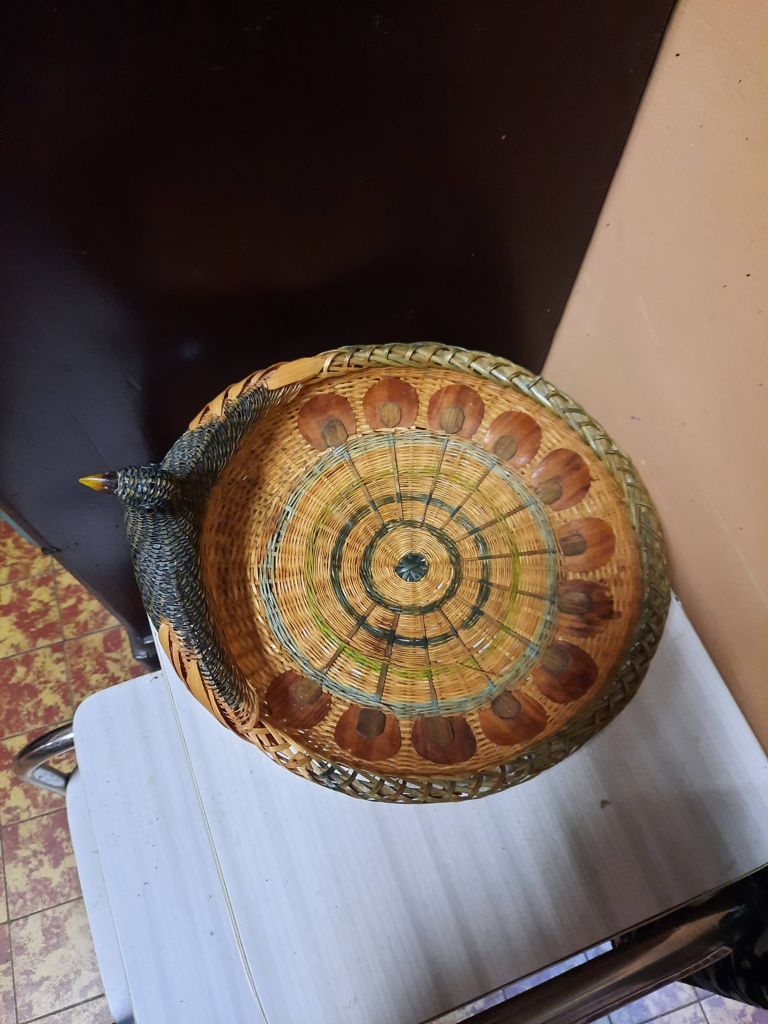 Peacock-shaped basket