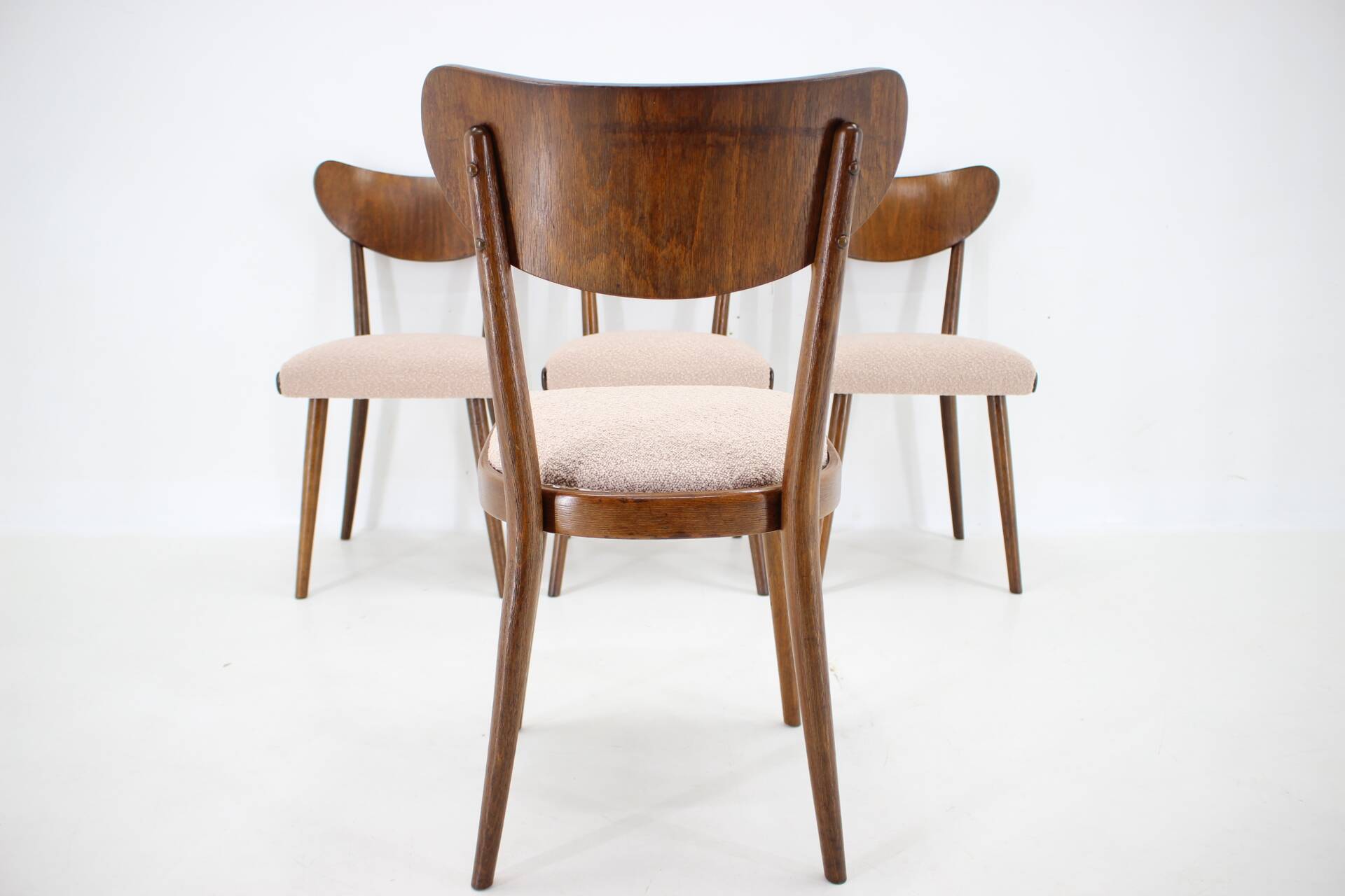 Ensemble de quatre chaises de salle à manger en hêtre restaurées des années 1950, Tchécoslovaquie
