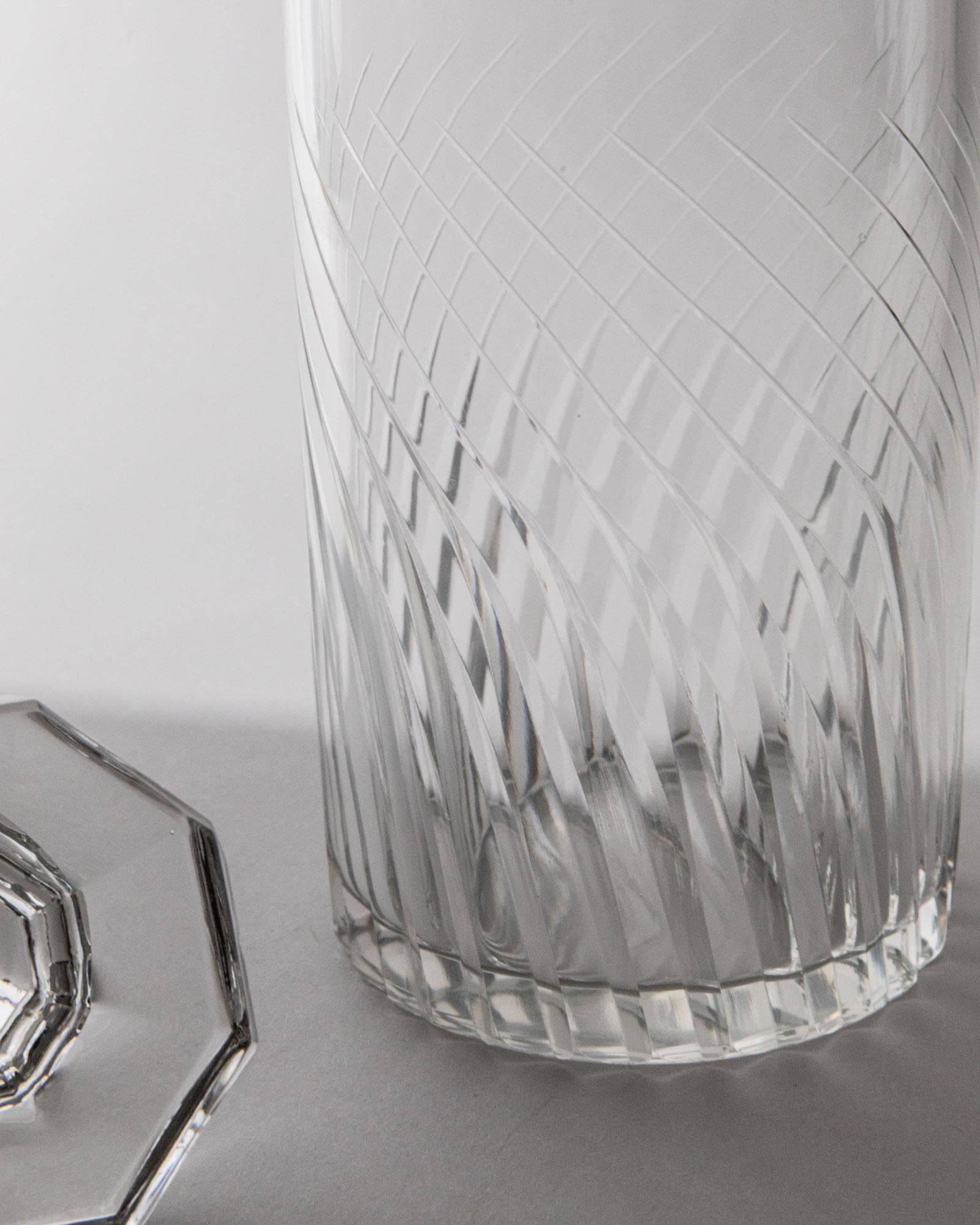 Vintage Murano glass carafe from the 1960s, clear glass with an octagonal stopper, engraved texture, Italian design, bar accessory, timeless gift idea.