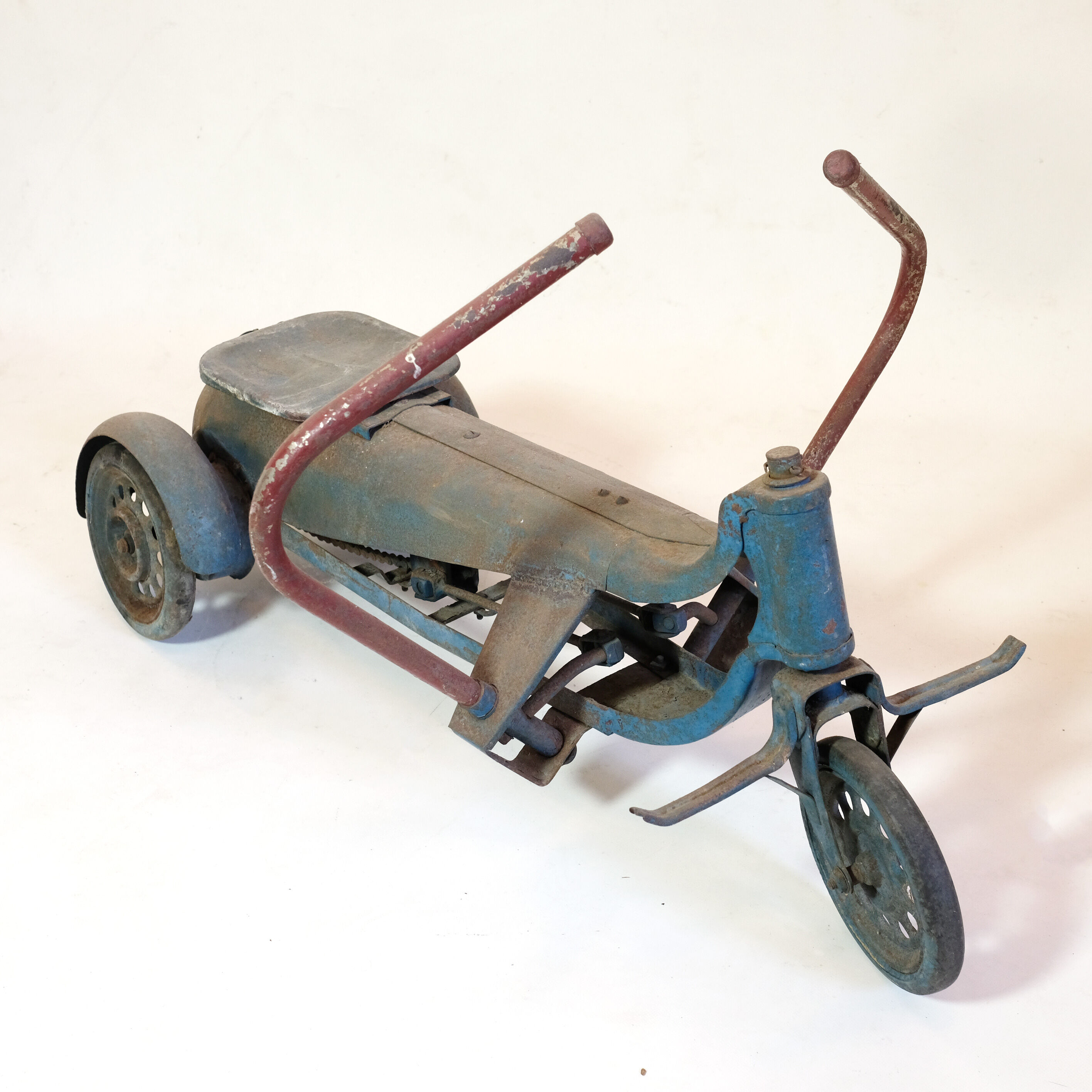 Amazing cyclo rower from the 40s-50s.