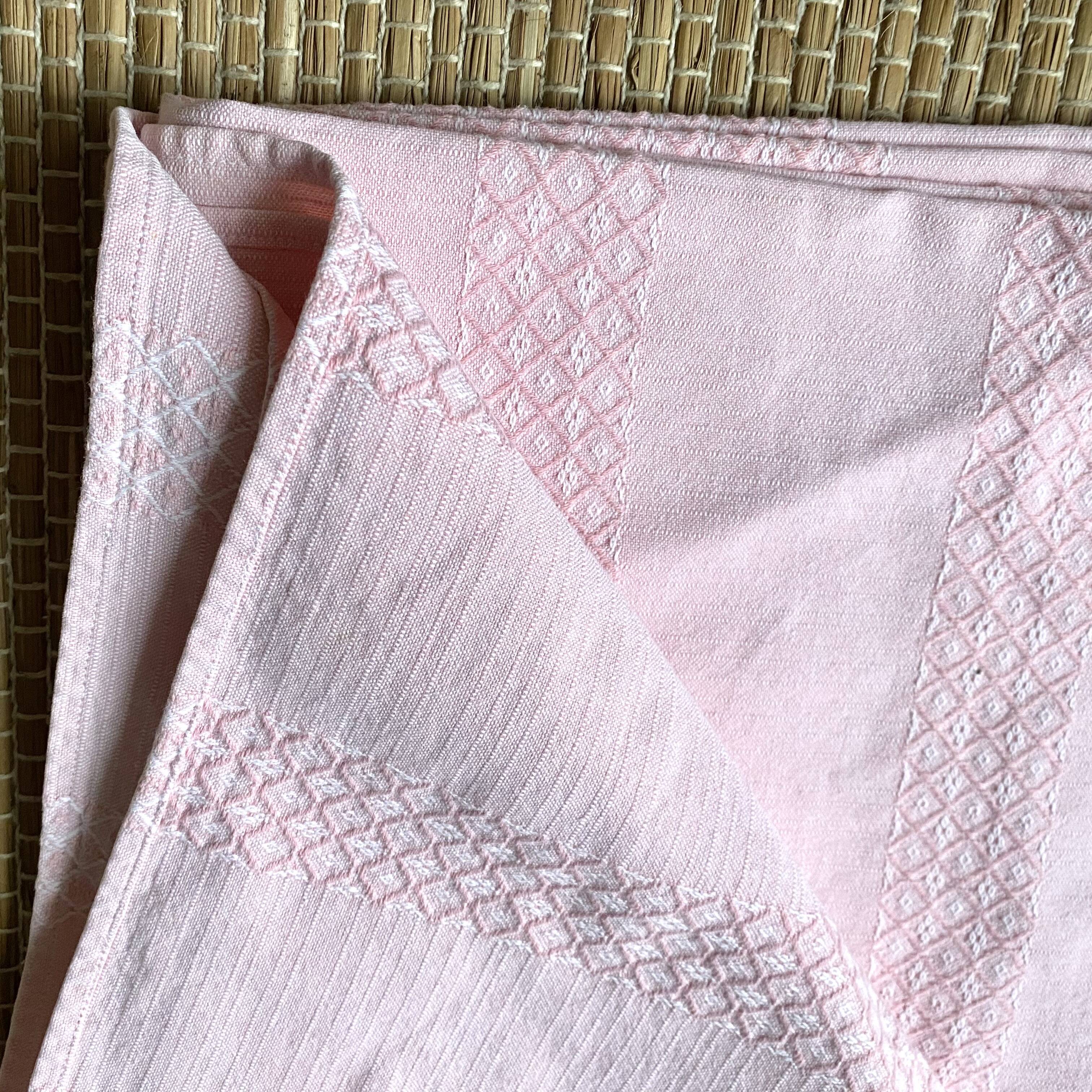 Pink rectangle tablecloth 140 x160 cm