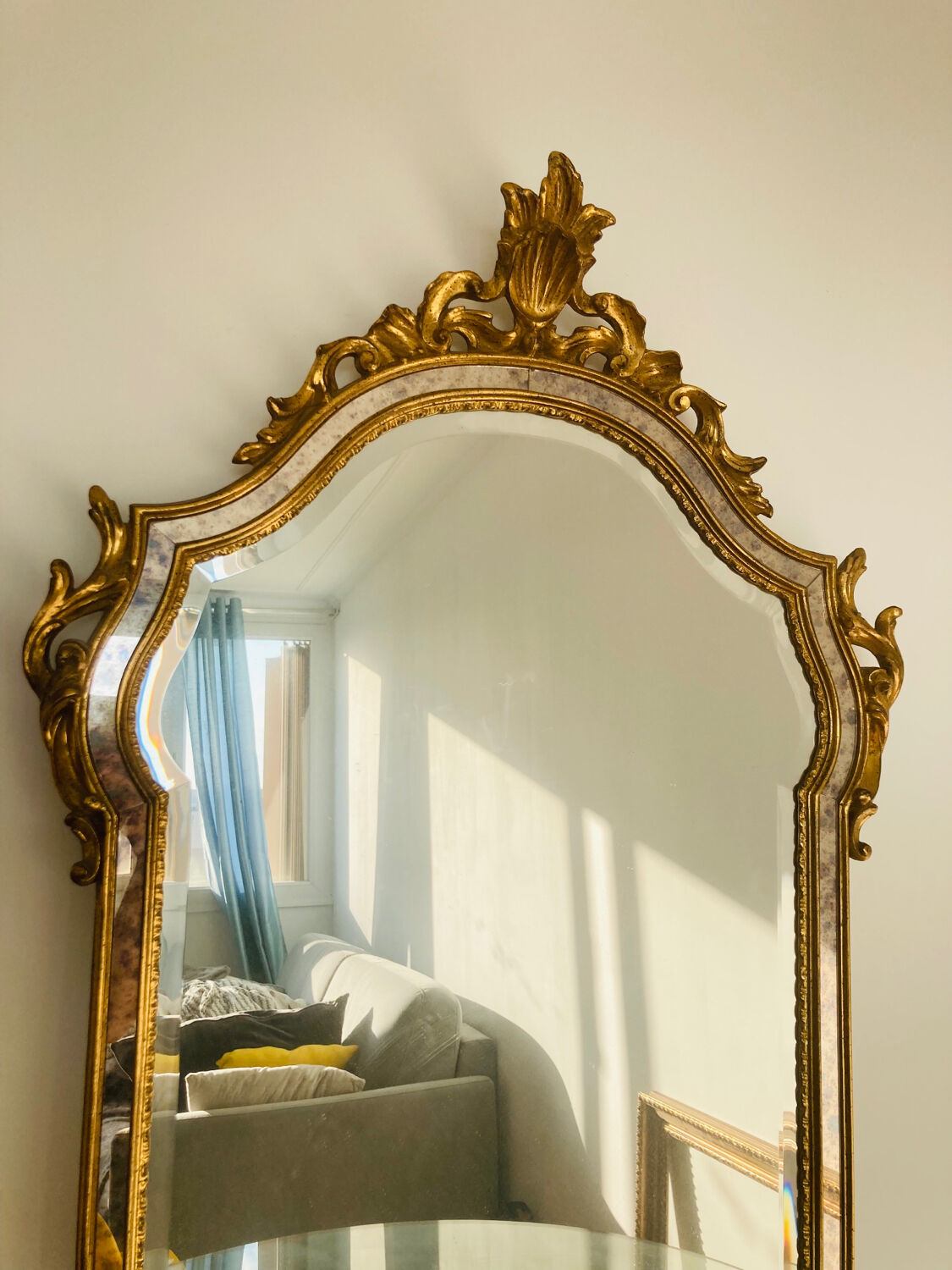 Large golden mirror parecloses