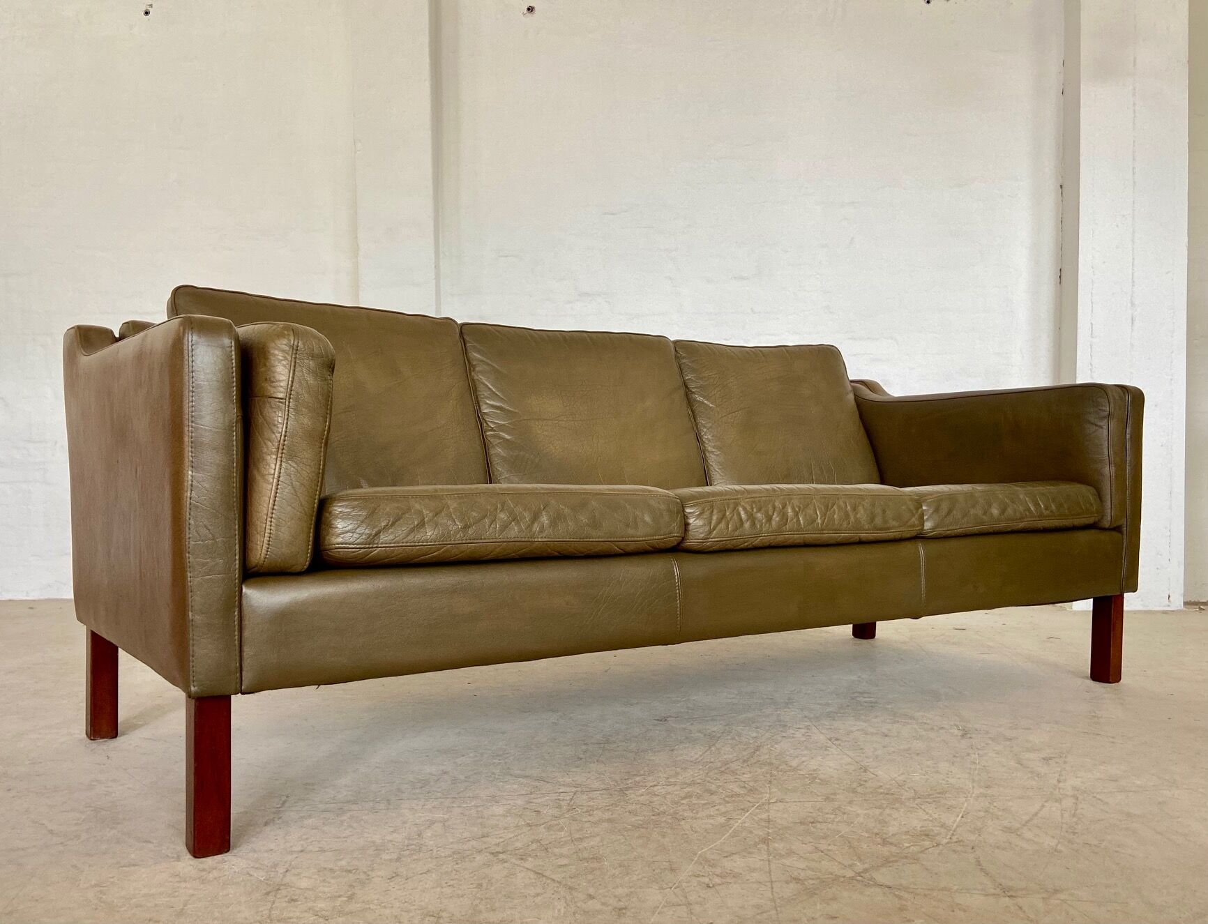 Canapé en cuir vert olive de Mogens Hansen, vintage danois des années 1960, pour 3 personnes.