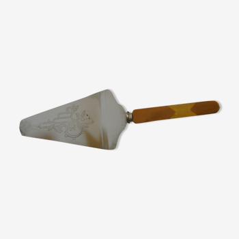 Bakelite handle pie shovel