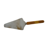 Bakelite handle pie shovel