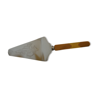 Bakelite handle pie shovel