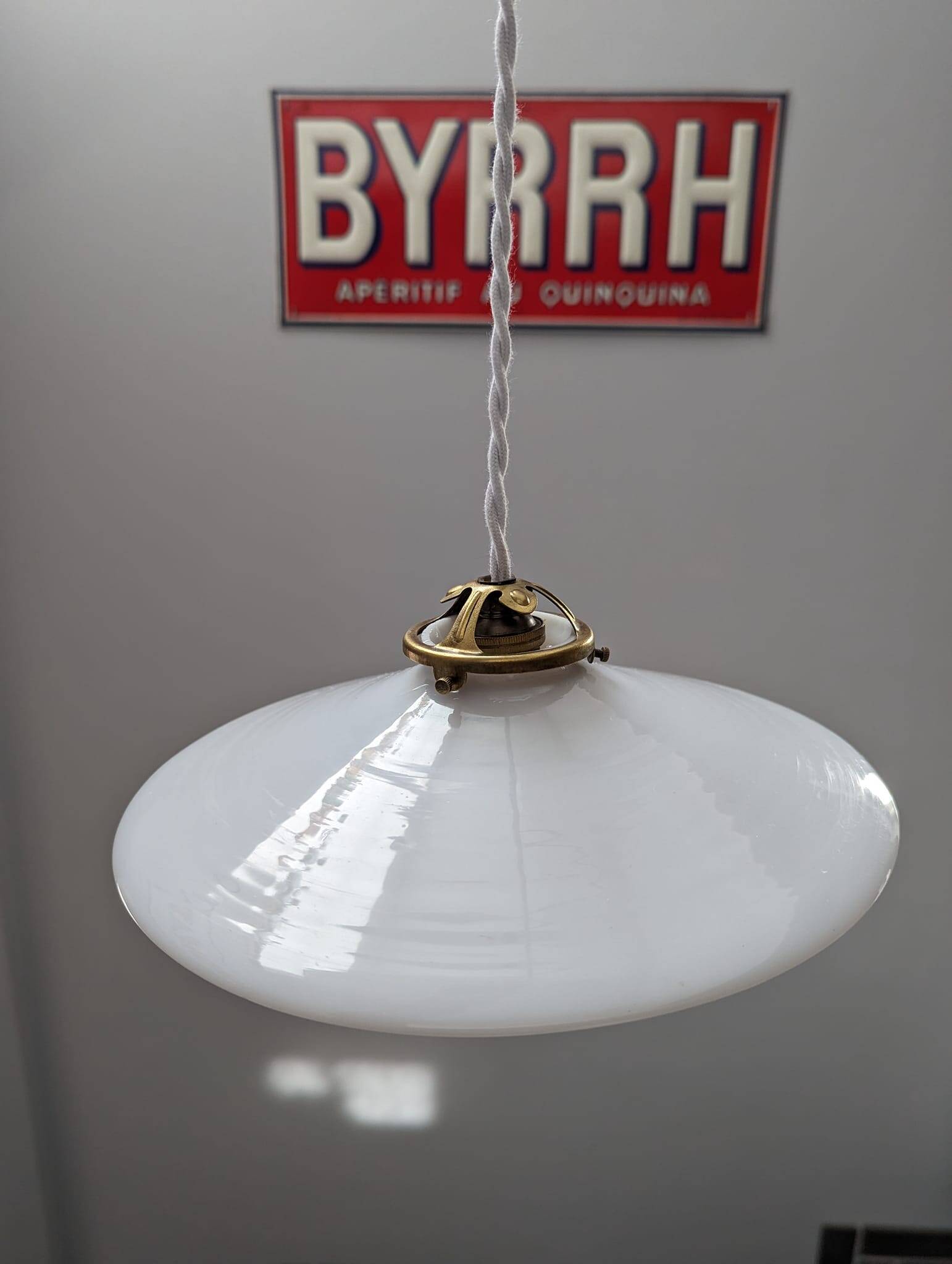 Old hanging lamp in white opaline art deco 1930 ø 25 cm