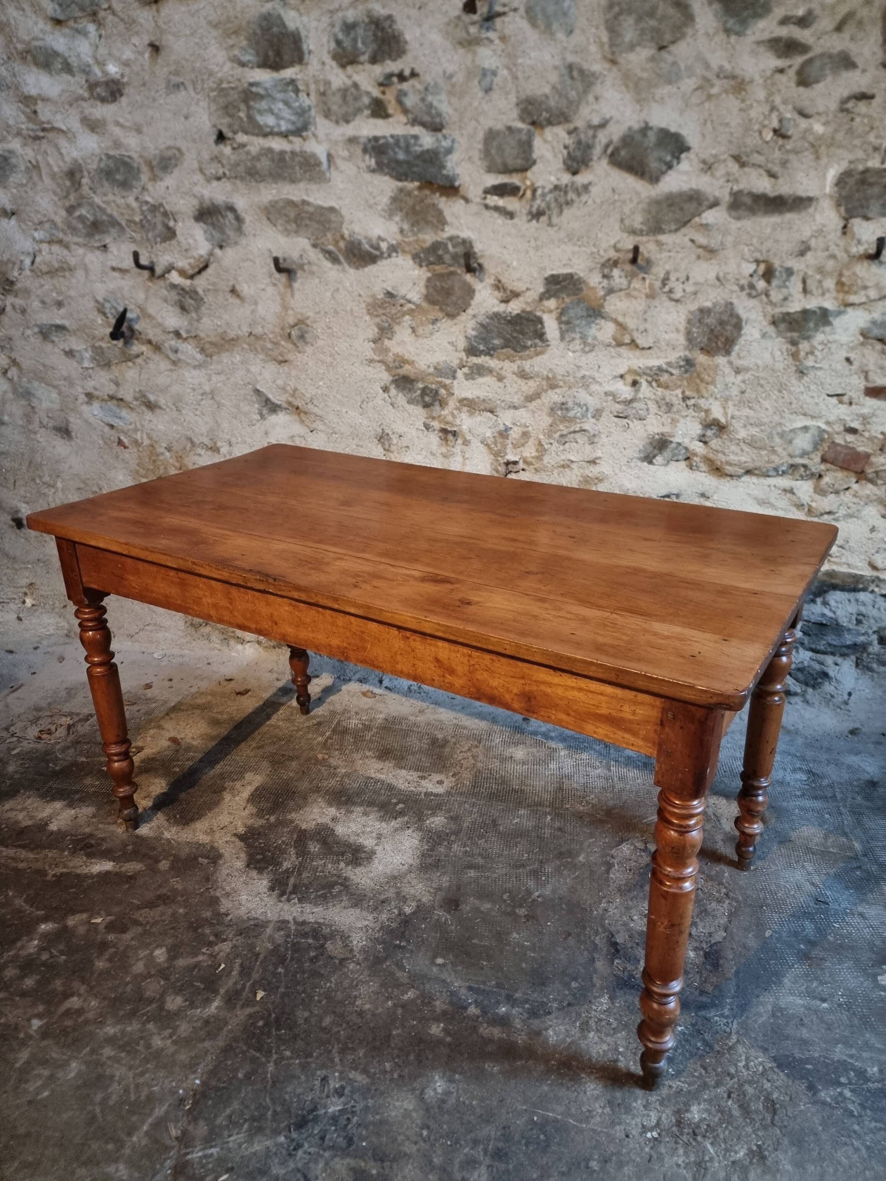 Antique dining table in French cherry wood 1900–1920 – Provincial farmhouse table