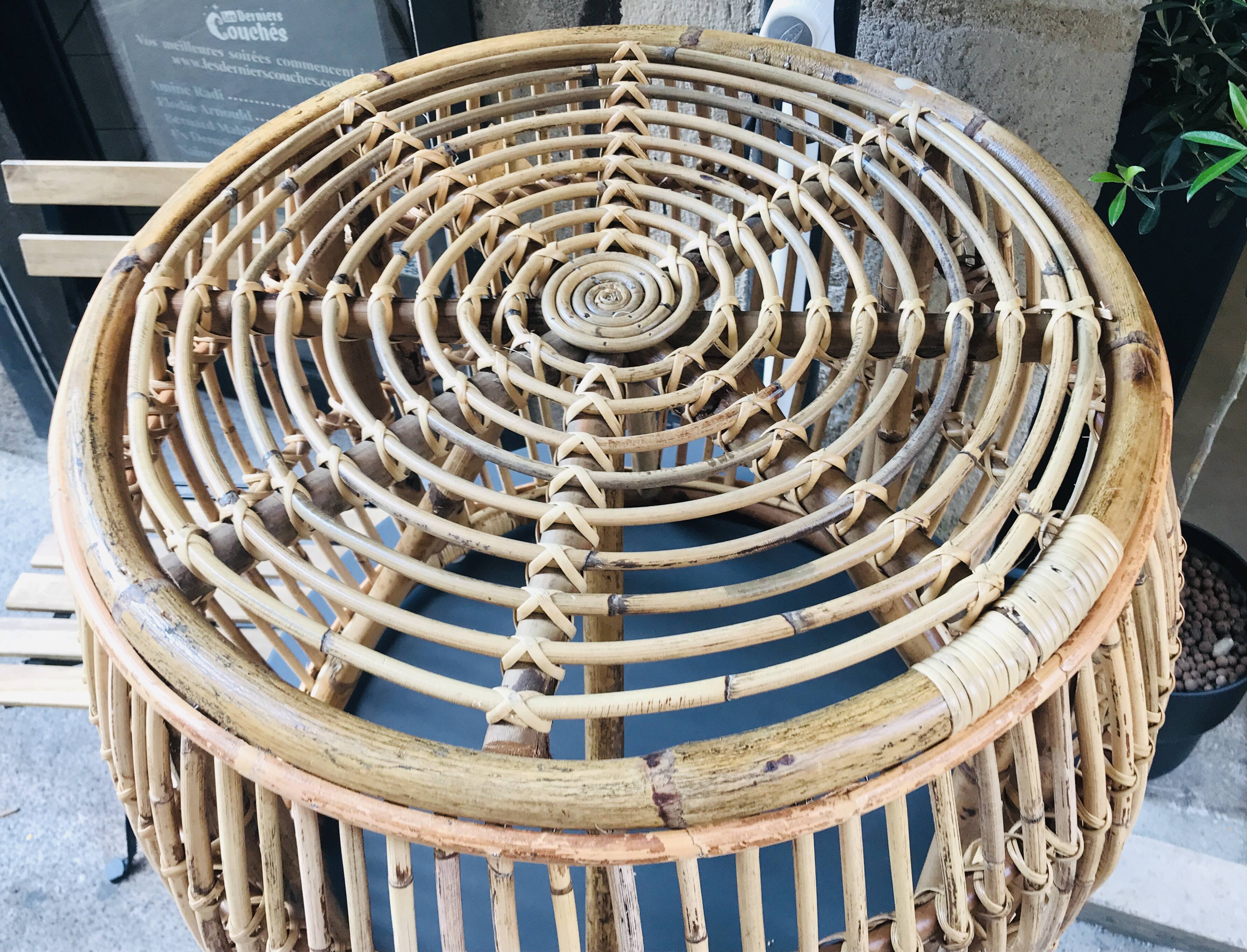 Round rattan coffee table