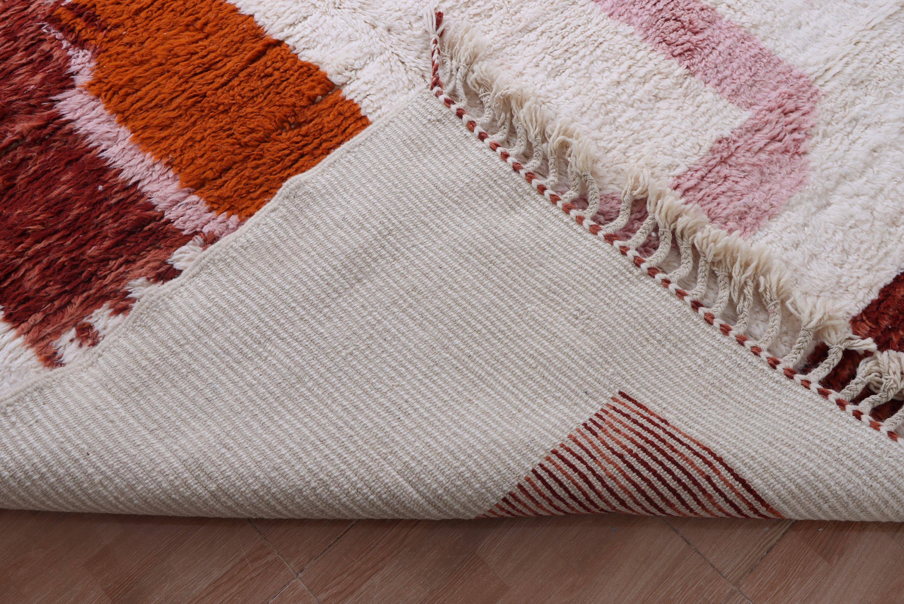 Superb Moroccan wool rug, handmade, dimensions 250x150 cm.