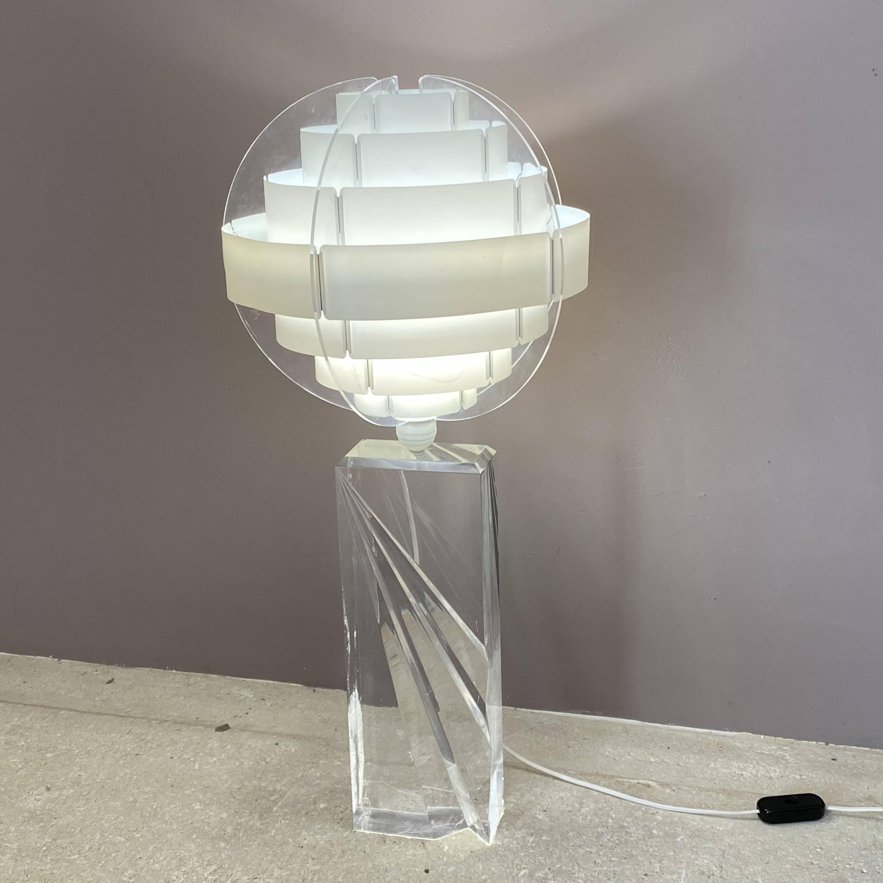 Kinetic lamp. 1970. Plexiglas. Space Age.