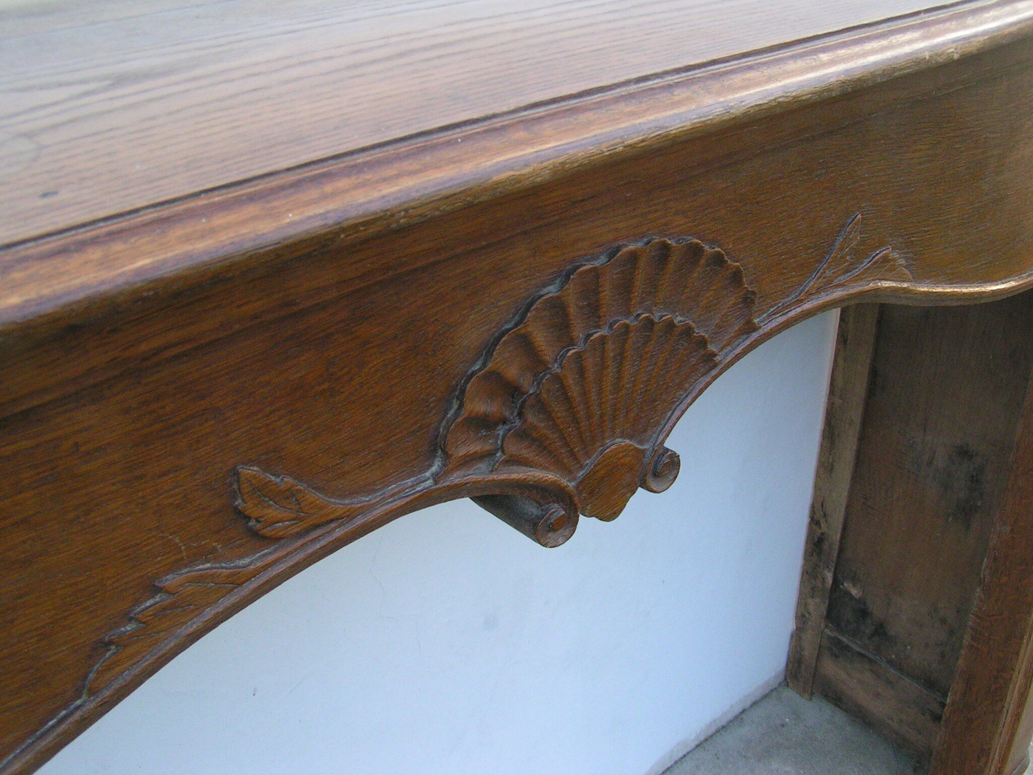 Fireplace mantle XIX