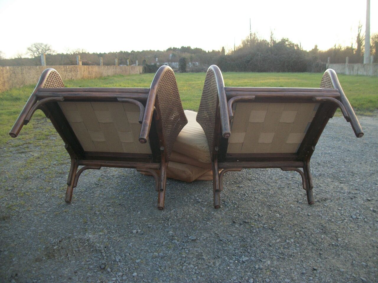 Pair of low rattan shepherdesses