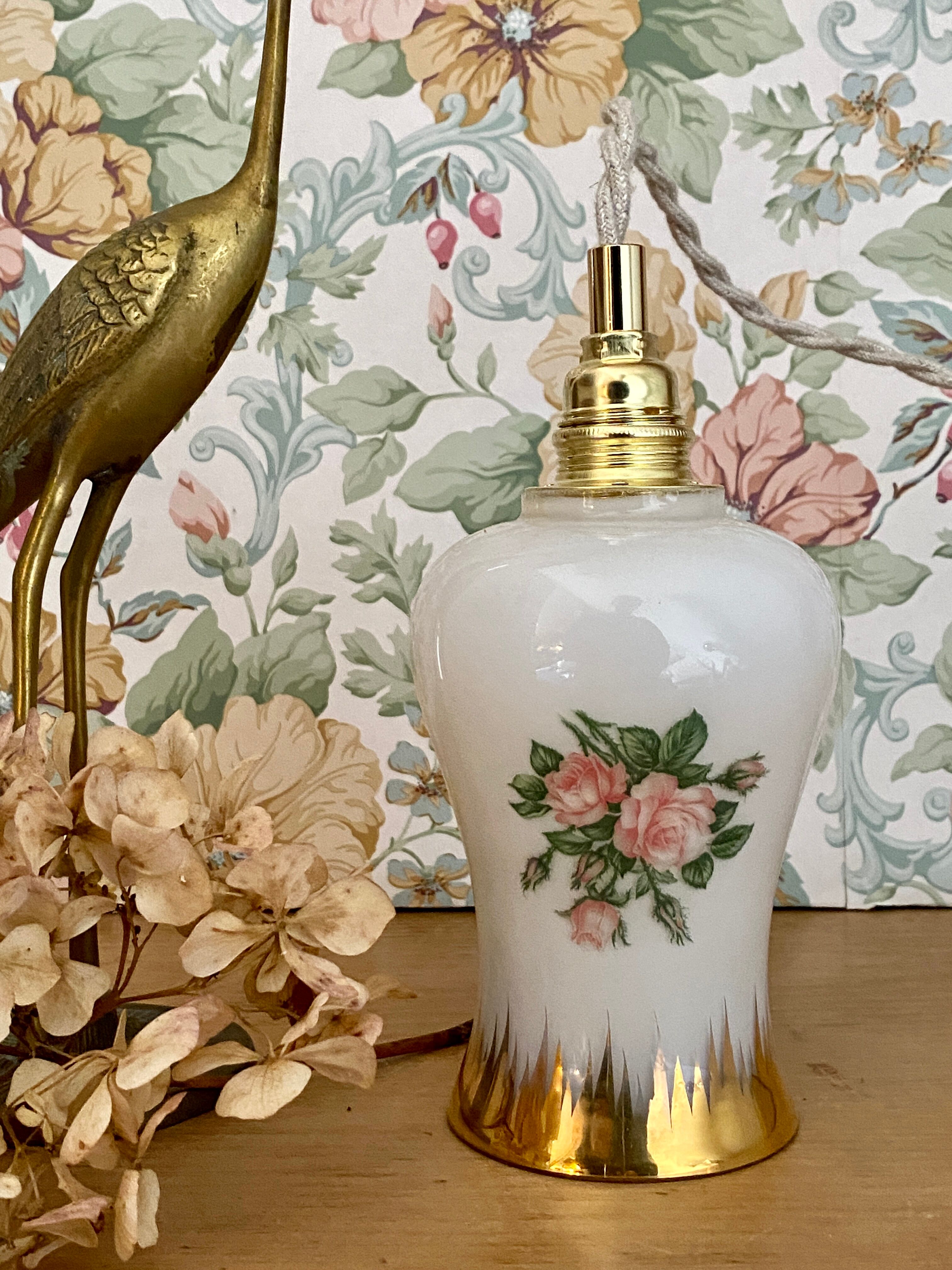 Vintage tulip ride in white opaline drawings of roses