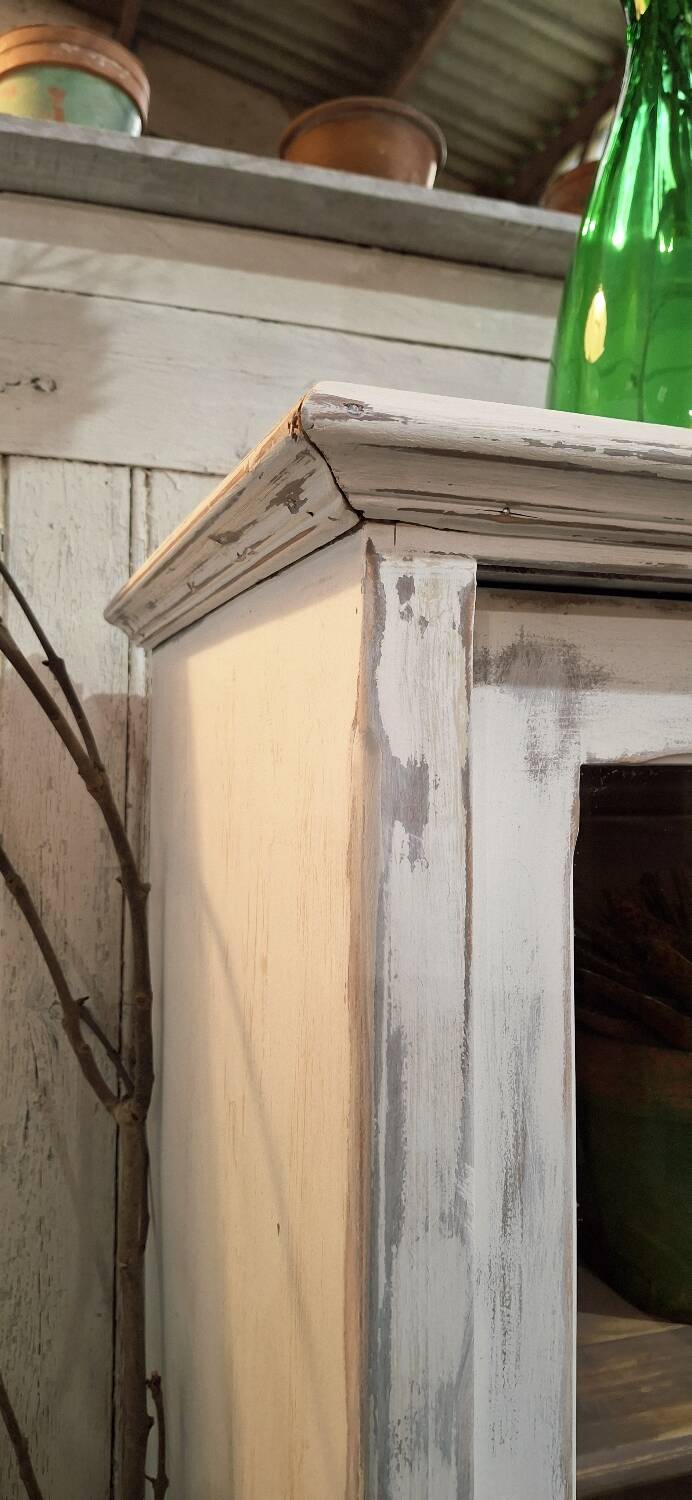 Buffet with 2 glass doors