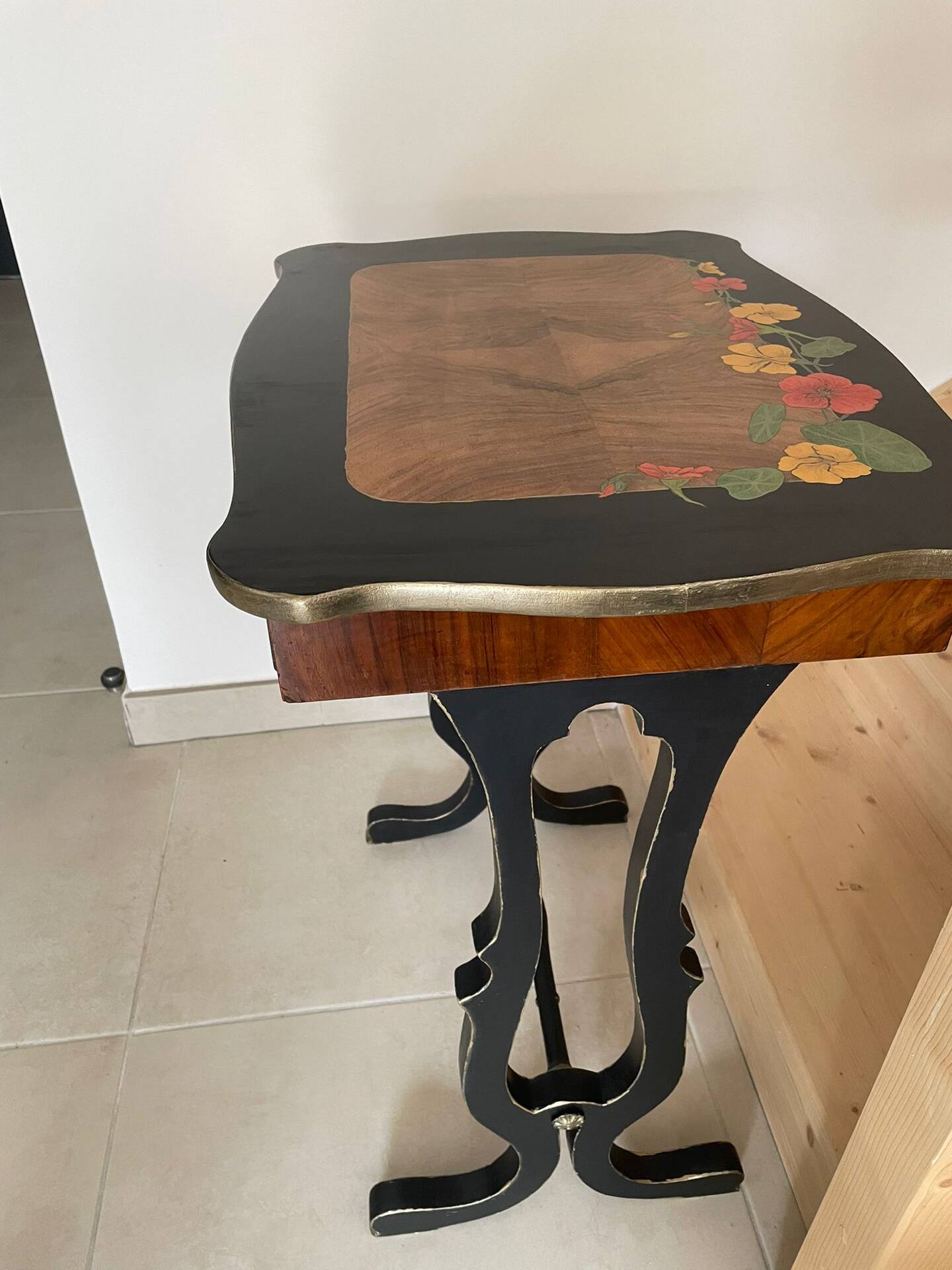 Table art déco joliment rénovée peinte à la main