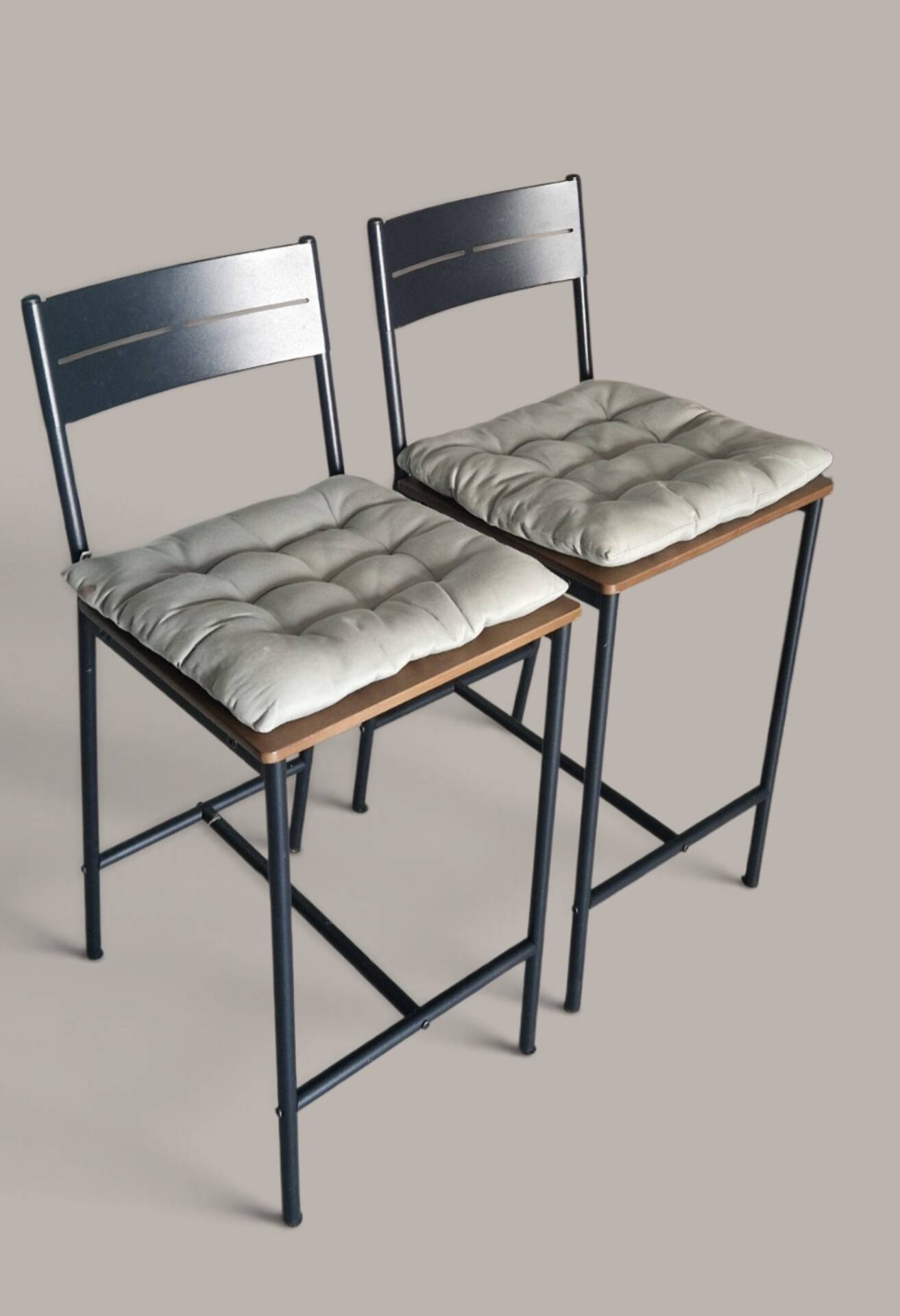 Paire de tabourets de bar design industriel - Métal noir et bois