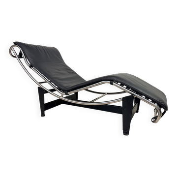 Vintage LC4 Chaise Longue by Le Corbusier in black leather