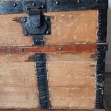 Grande malle en bois bombée