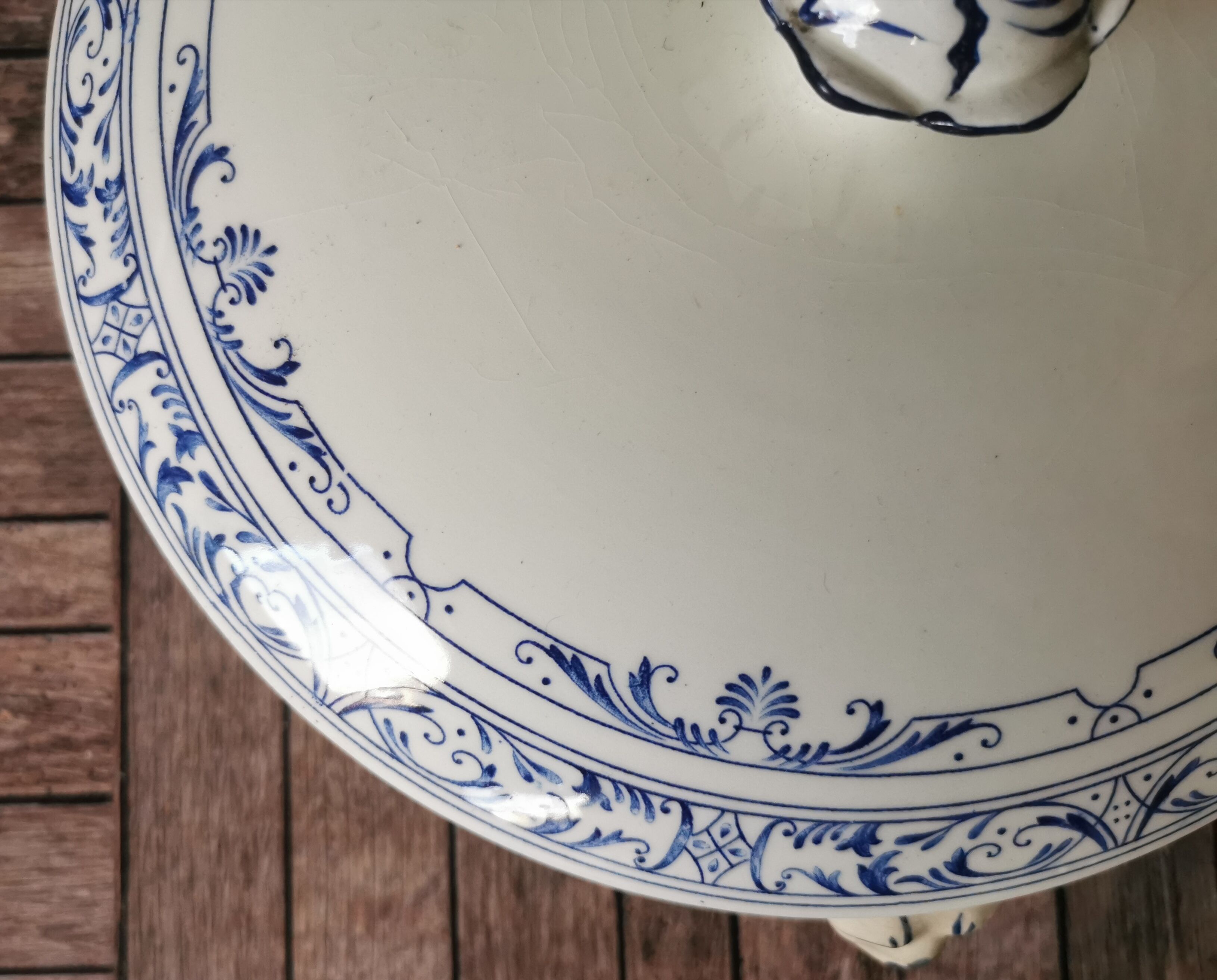 Souptureen heads of Lions Colbert Creil and Montereau