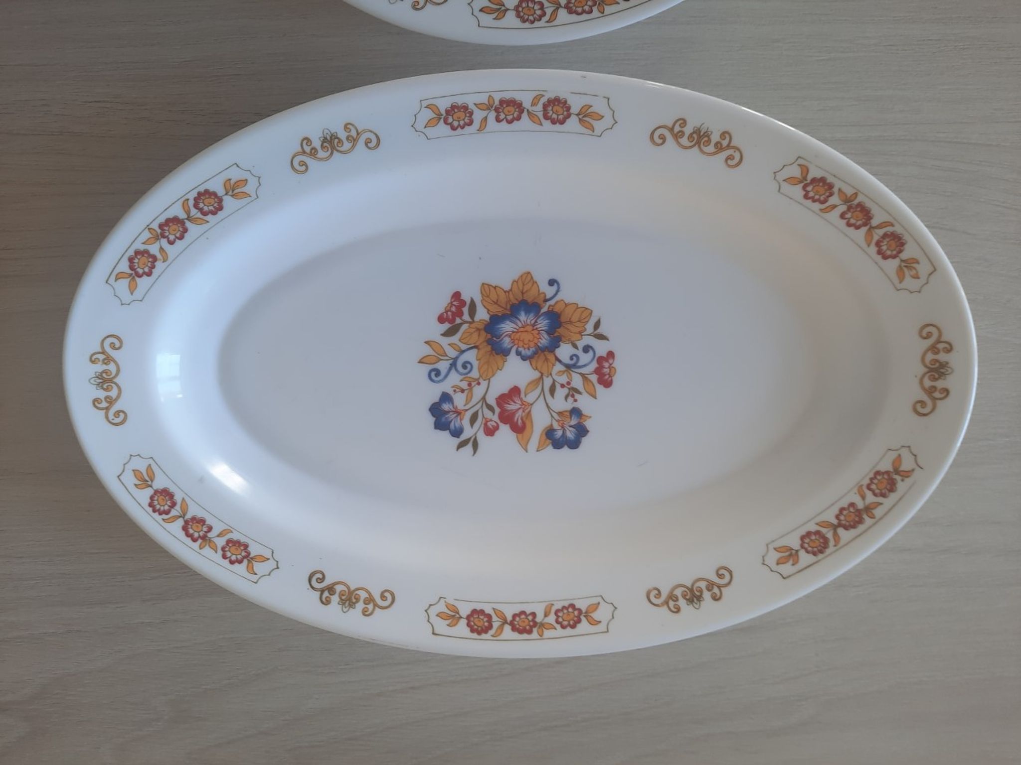 Set of 2 vintage dishes