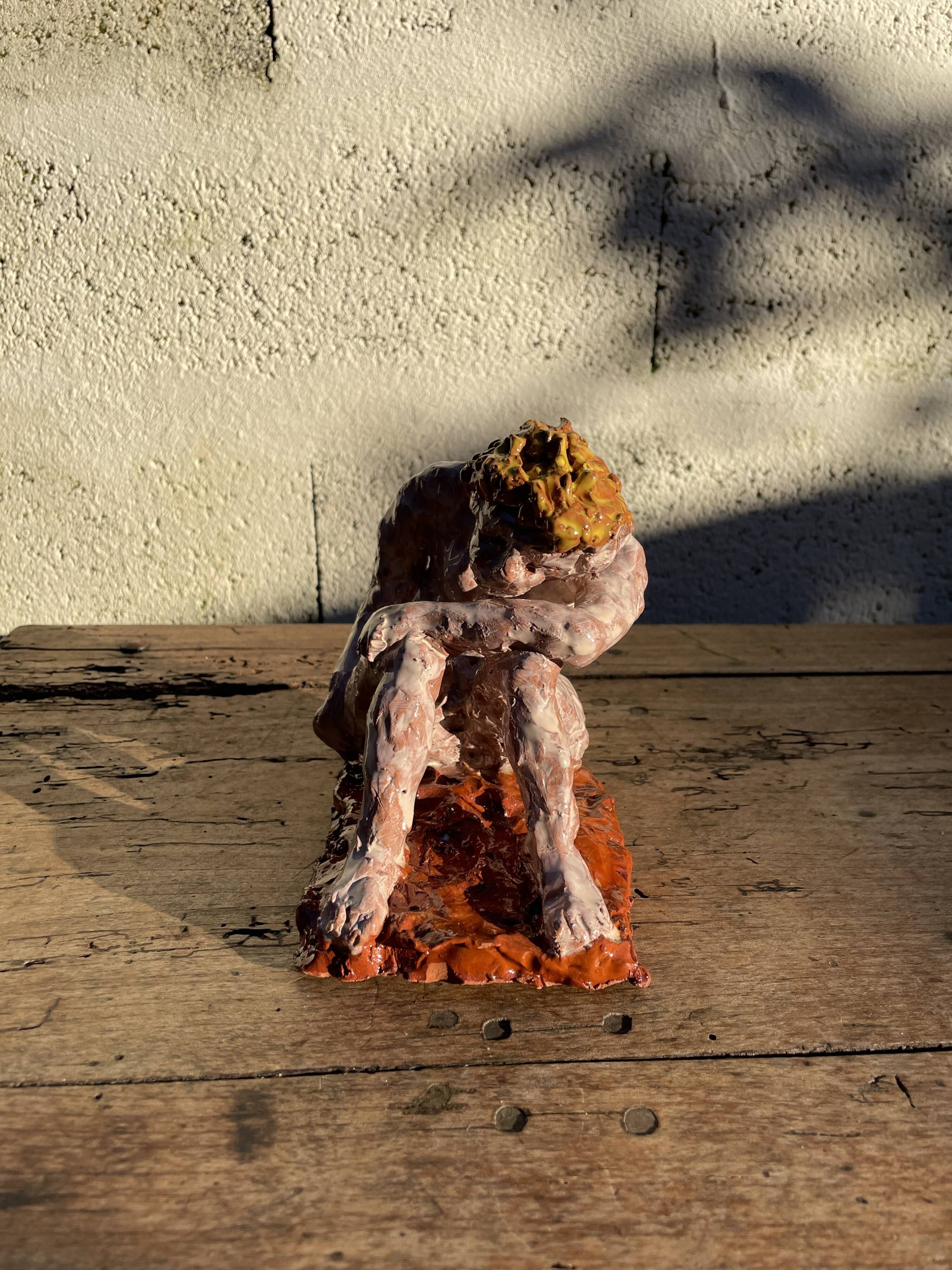 Sculpture contemporaine figure féminine terre cuite émaillée signée