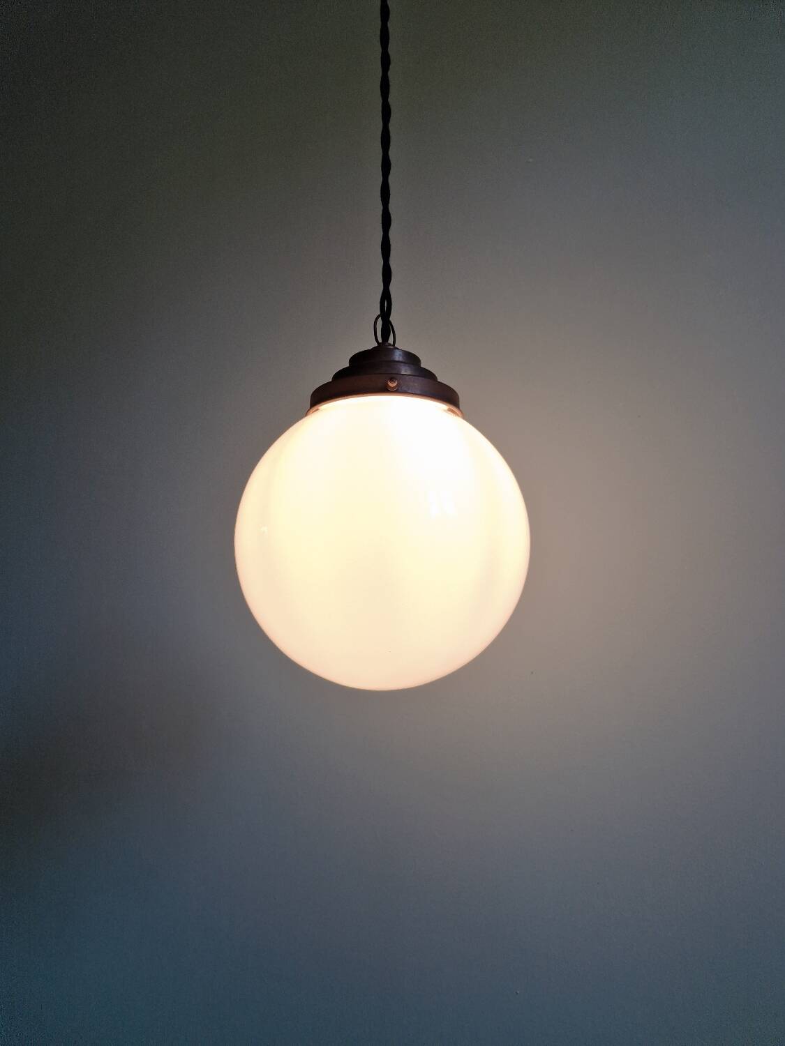 Art Deco suspension in white opaline, Val Saint-Lambert, 1920-30