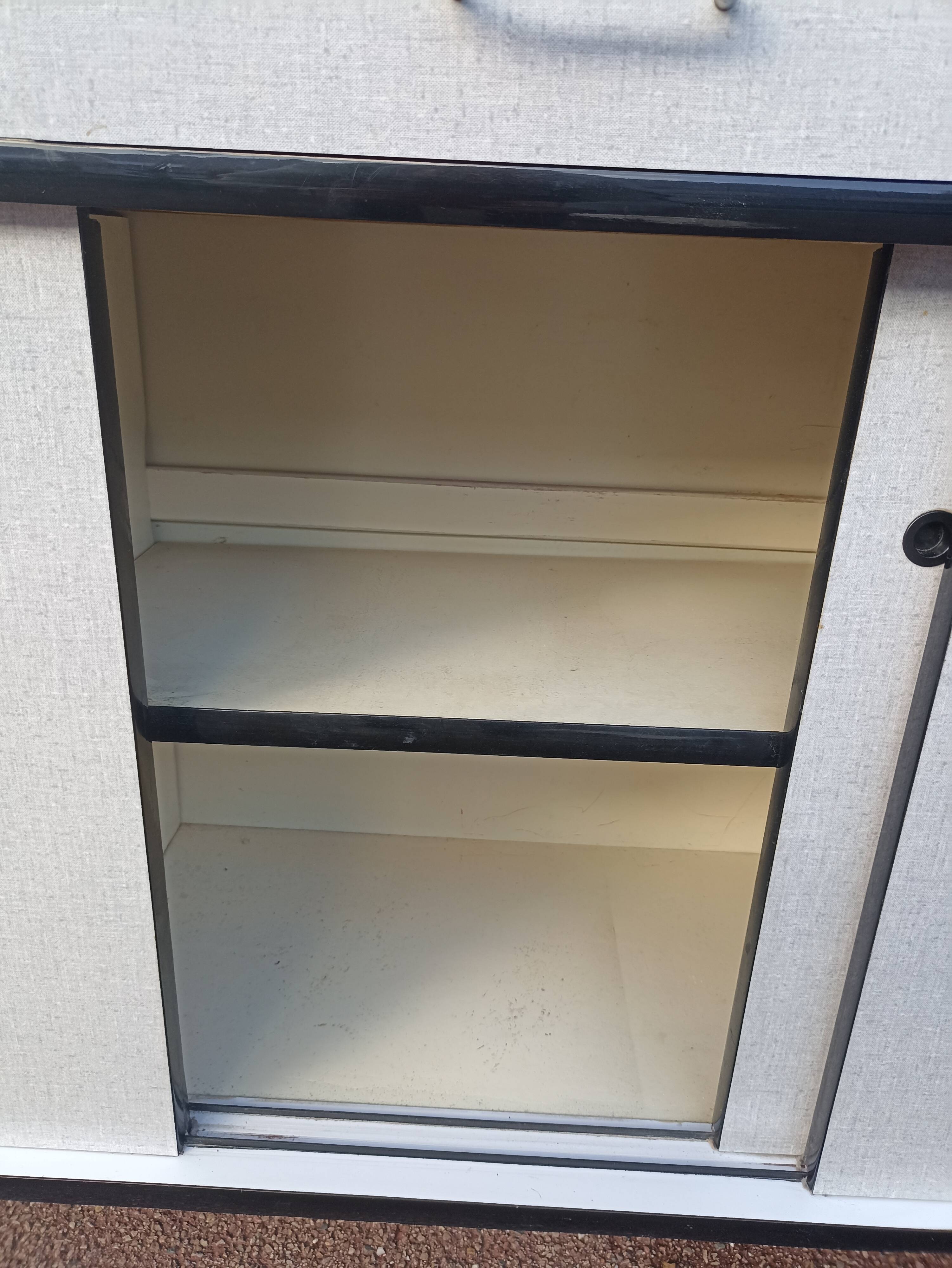 Buffet formica rouge blanc gris - année 1960