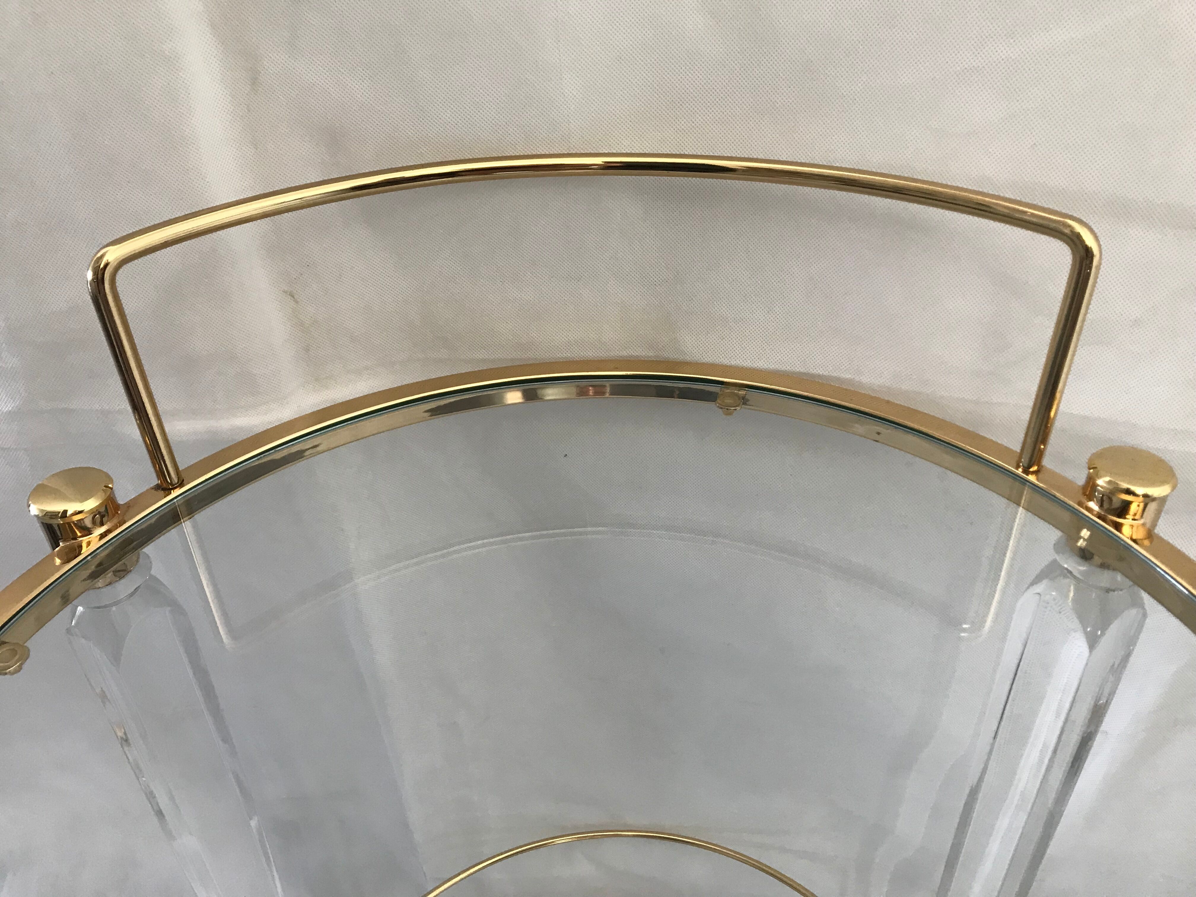 Rolling trolley in altuglas brass and glass