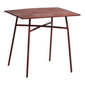 Ancienne table d’extérieur rouge (c.1920)