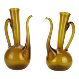 Rare pair of blown pitcher, with trace of pontil. Amber and bubbled glass. The beaks are very thin. 2