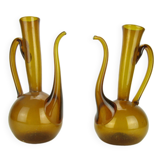 Rare pair of blown pitcher, with trace of pontil. Amber and bubbled glass. The beaks are very thin. 2
