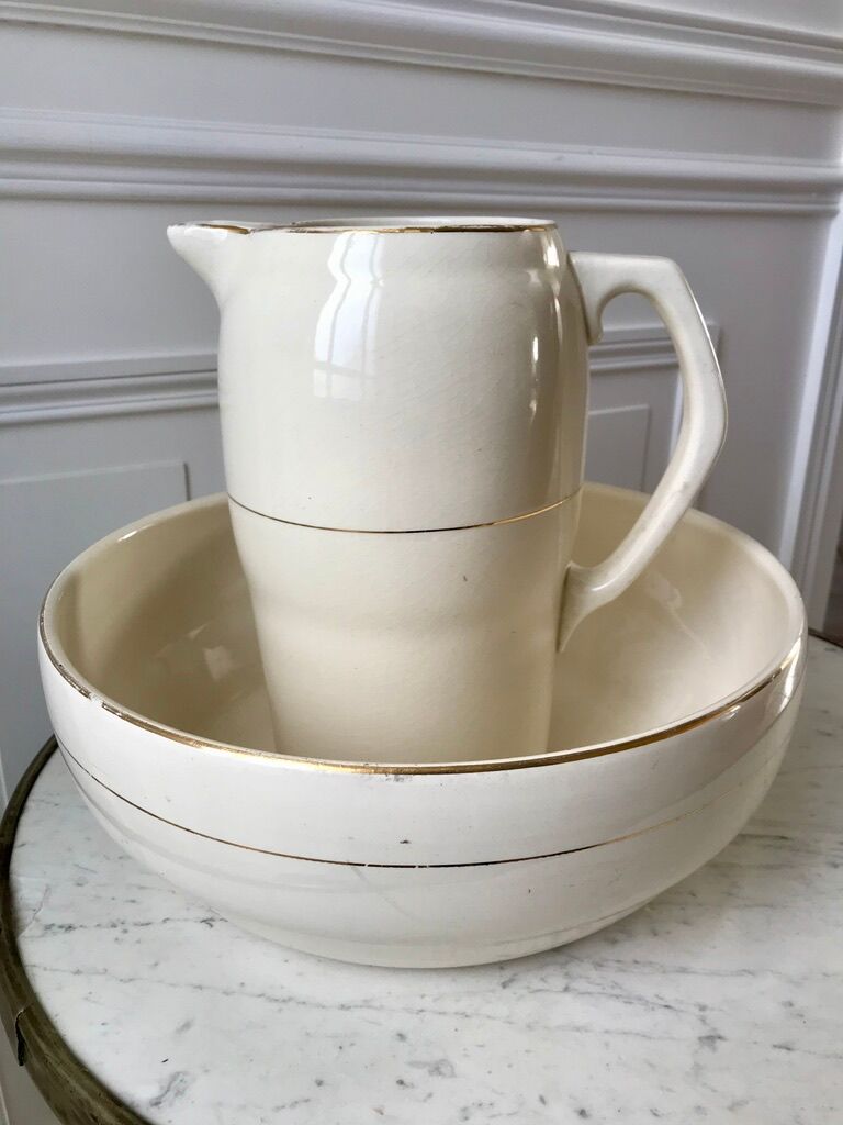 Toilet service in terre de fer longchamp cream with golden edging 40s-50s