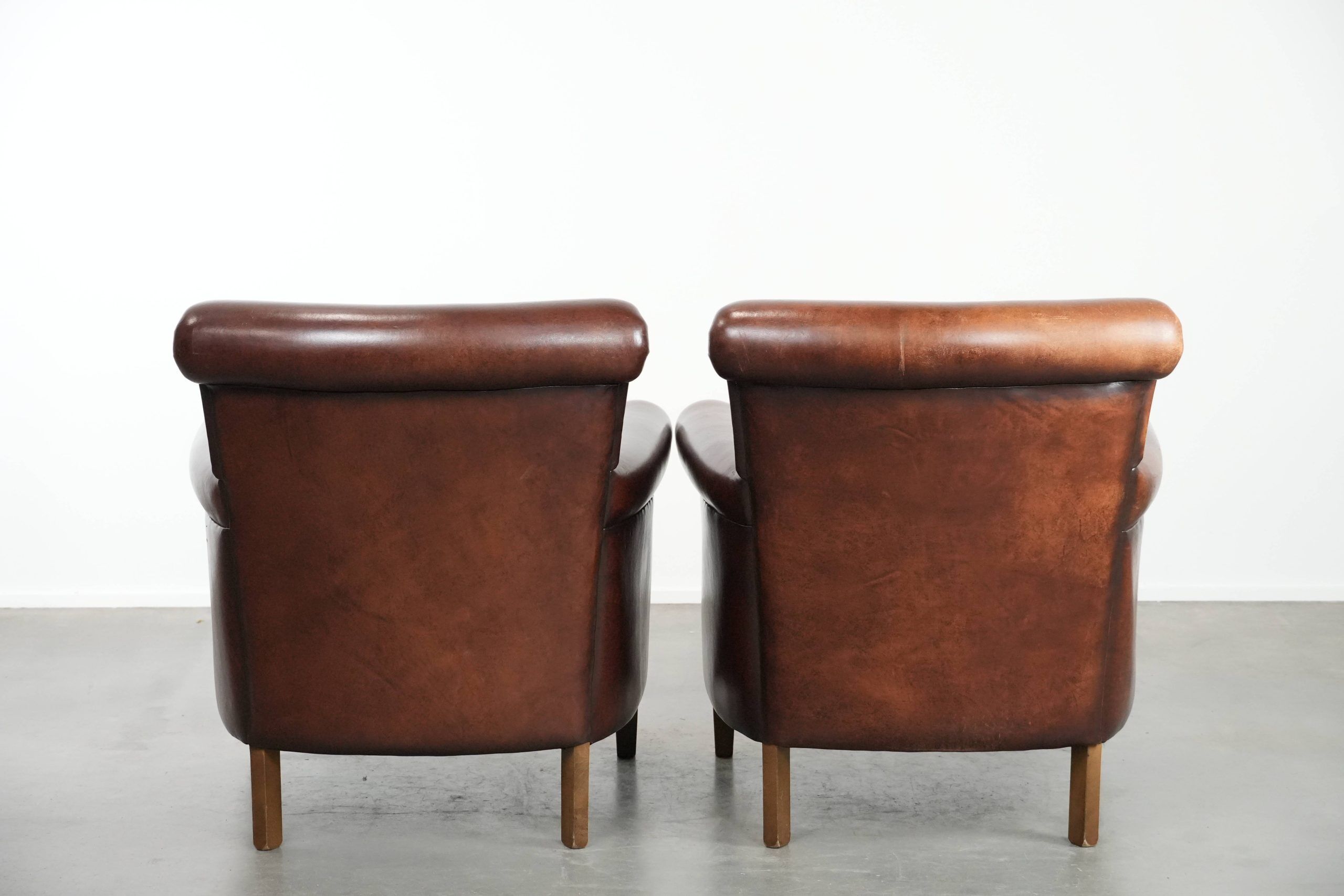 Set of 2 luxury sheepskin armchairs with a timeless look