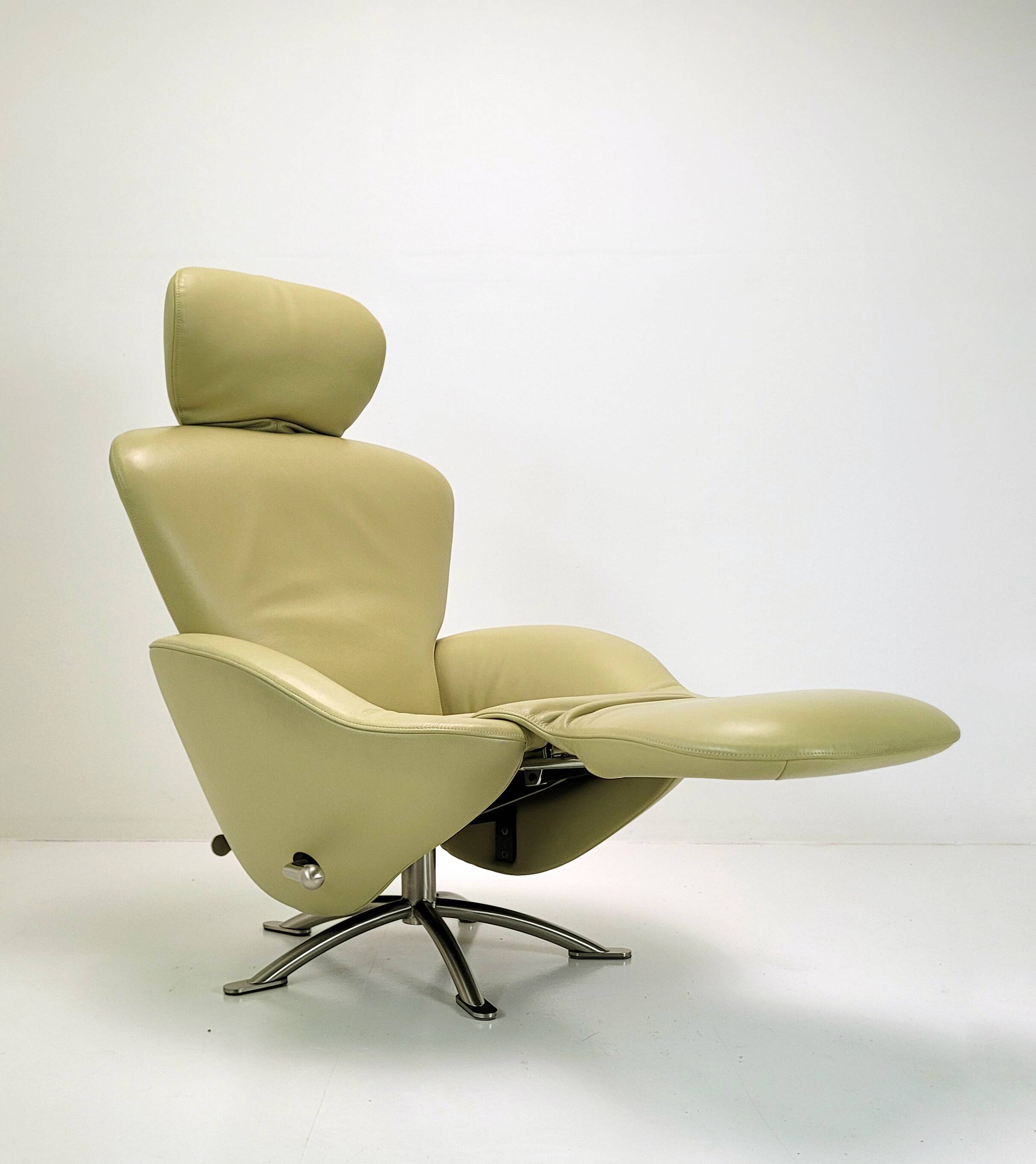 Cassina Dodo Recliner – Design: Toshiyuki Kita