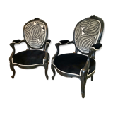 Old armchairs completely restored in a traditional way