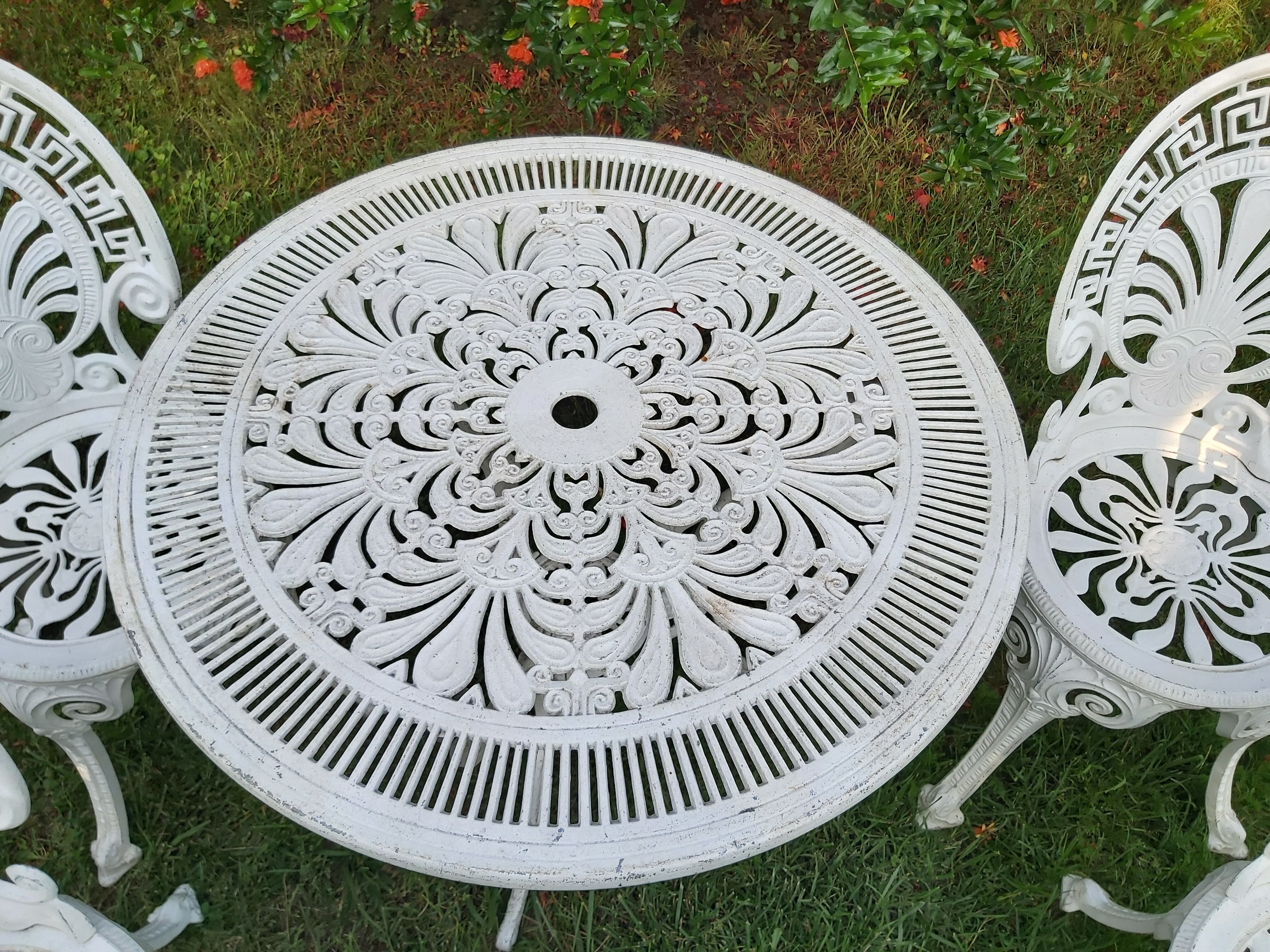 Cast aluminum garden furniture