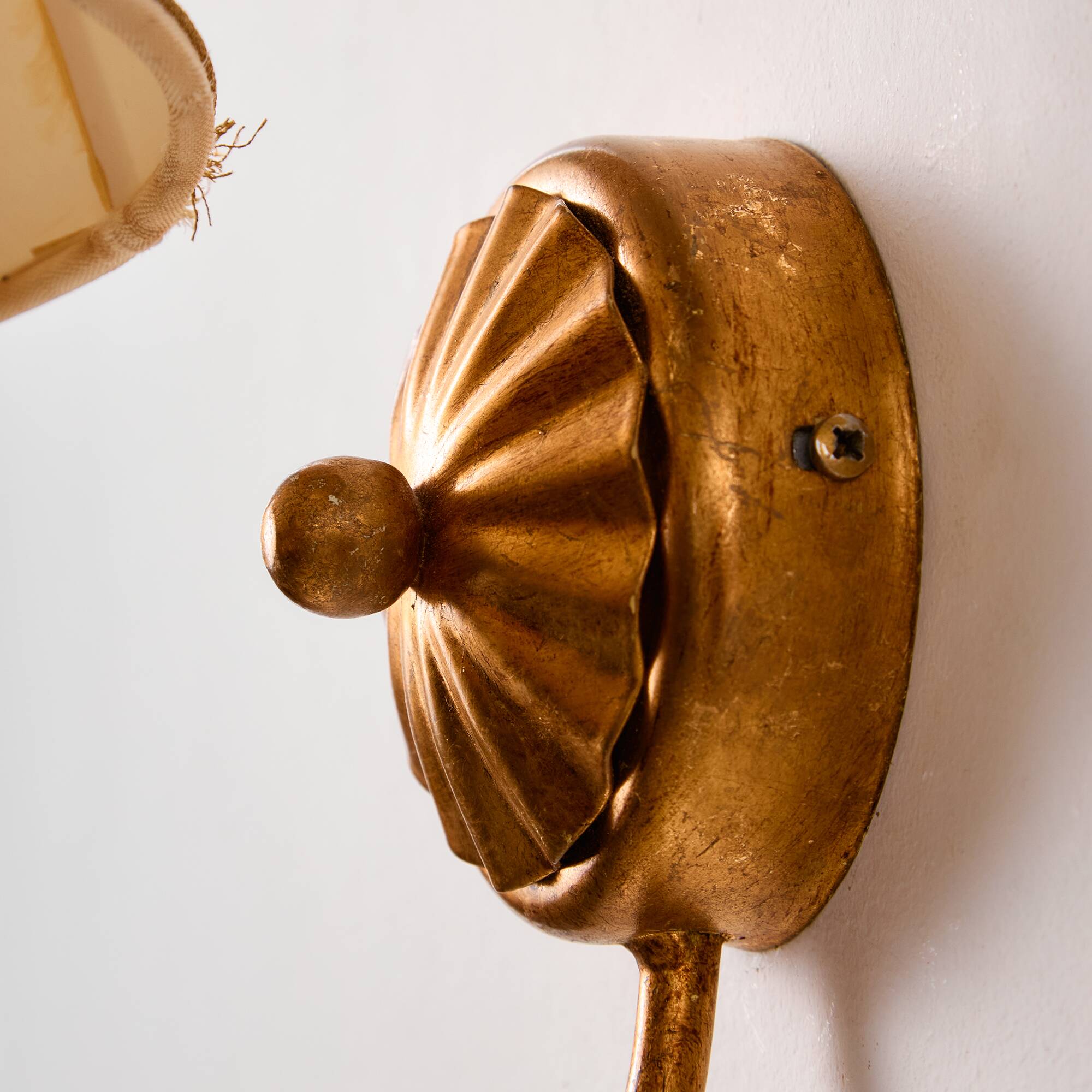 MK11262 Gold-painted wall lamp