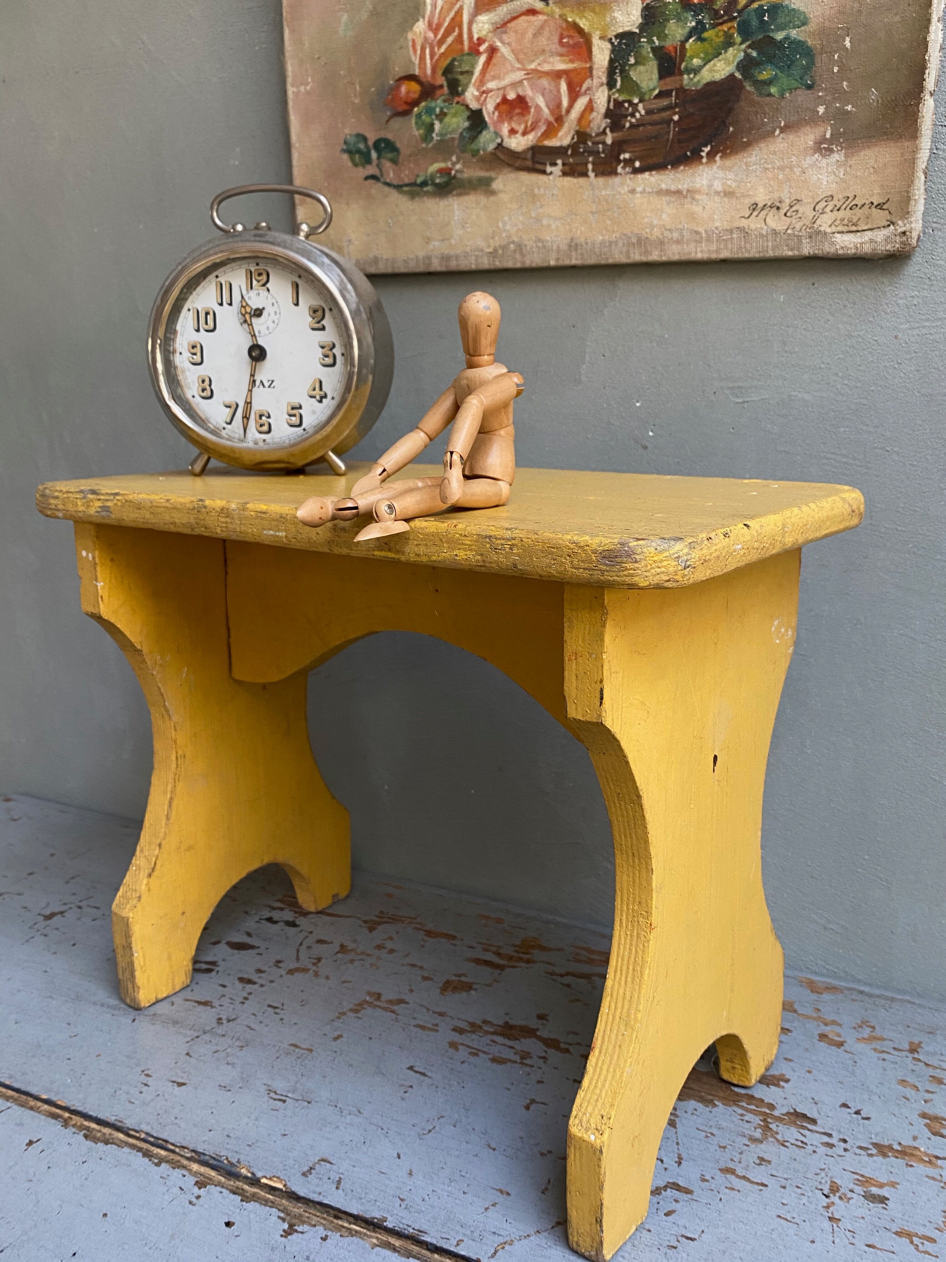 Patinated prayer bench