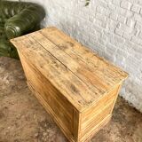 Old small wooden counter