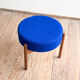 Tabouret Mid-Century en bois avec tissu Kvadrat bleu royal, design danois