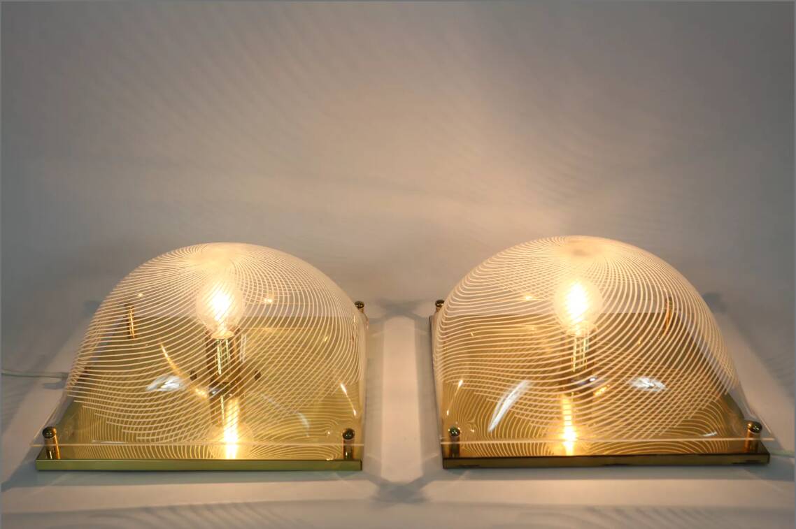 Pair of 80s sconces, white spiral decoration.