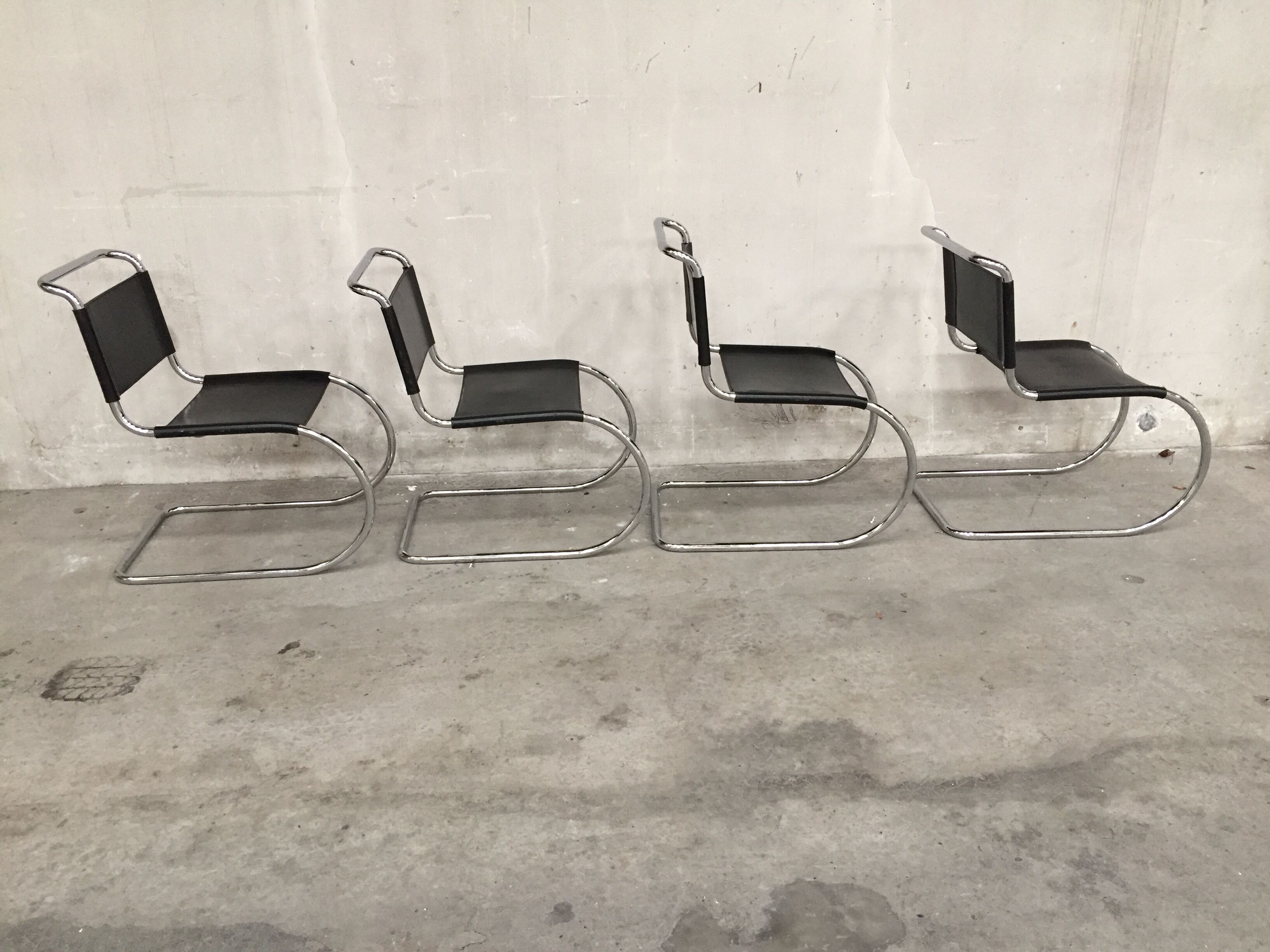 Set of 4 black leather chairs by Ludwig Mies Van Der Rohe