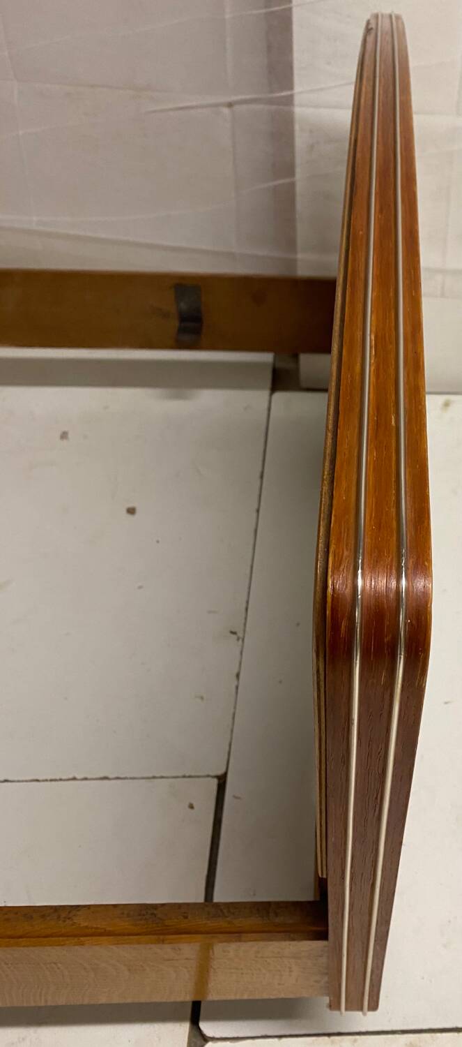 Bed and bedside compass foot