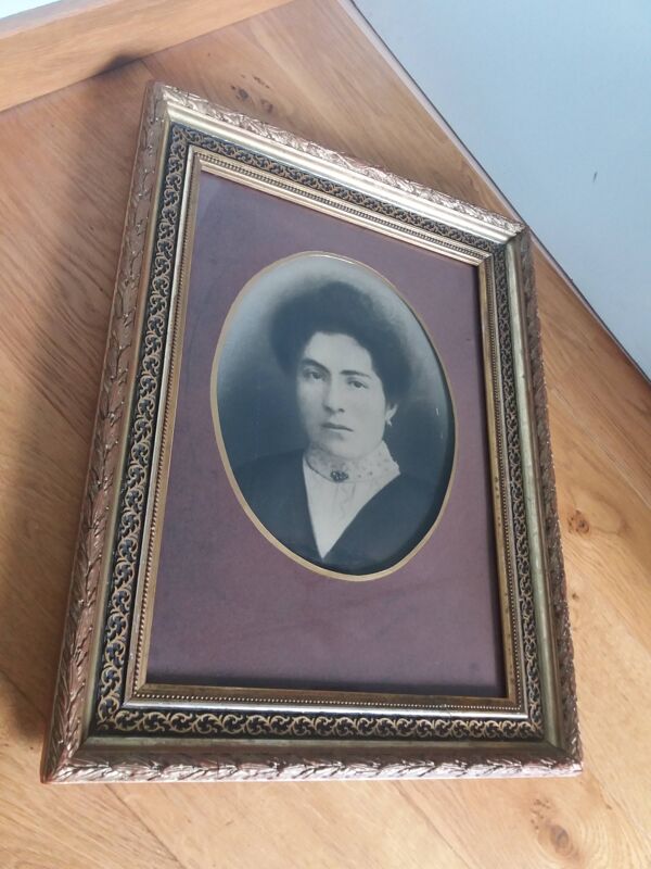 Photo ancienne portrait encadré bois et stuc